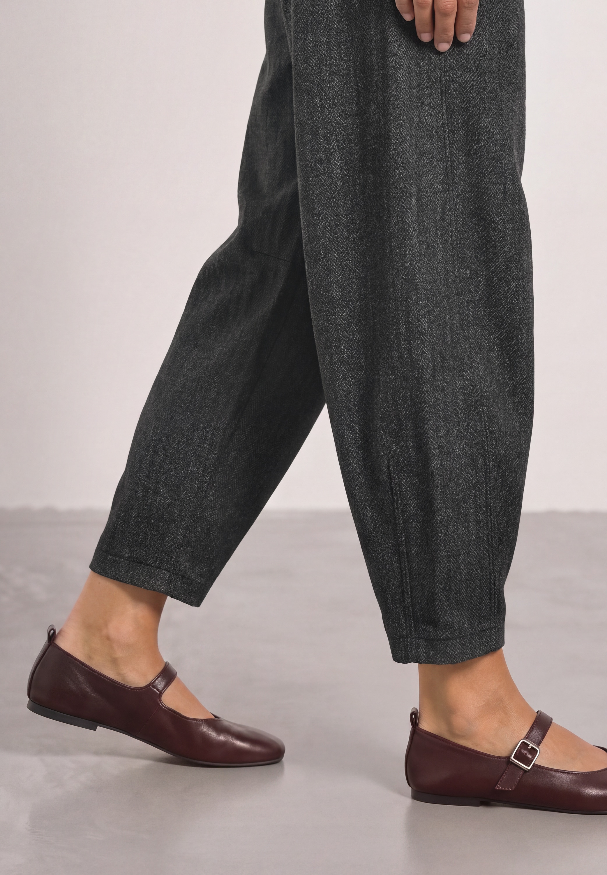STREET ONE Stoffhose »Style Karlie«  mit Elastikbund und Fishbone Muster