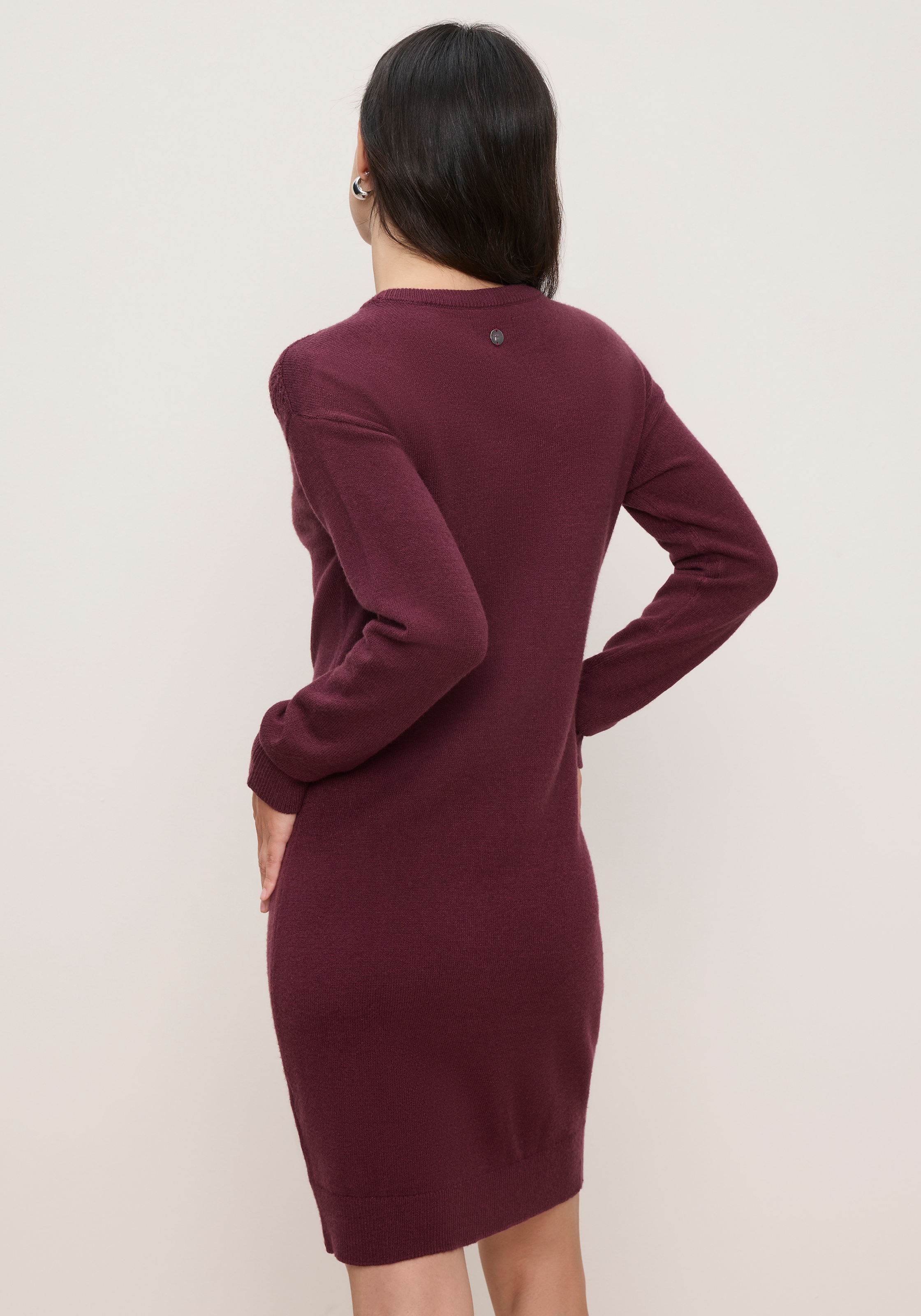 Tamaris Strickkleid »aus weicher Viskosemischung« Mini-Länge, modischer Ajourstrick