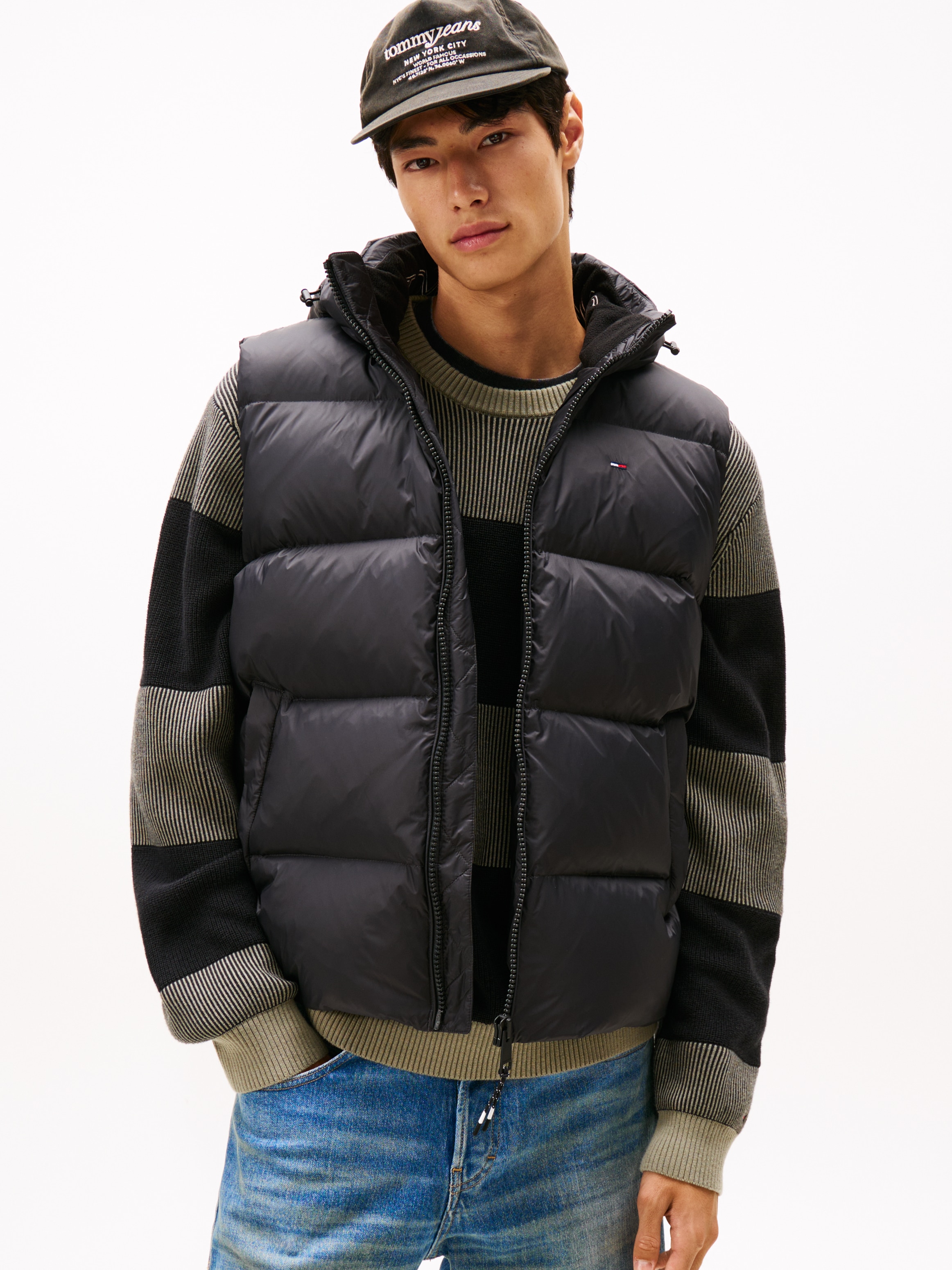 Tommy Jeans Steppweste "TJM ESSENTIAL DOWN VEST EXT" abnehmbare Kapuze mit Kordelzug