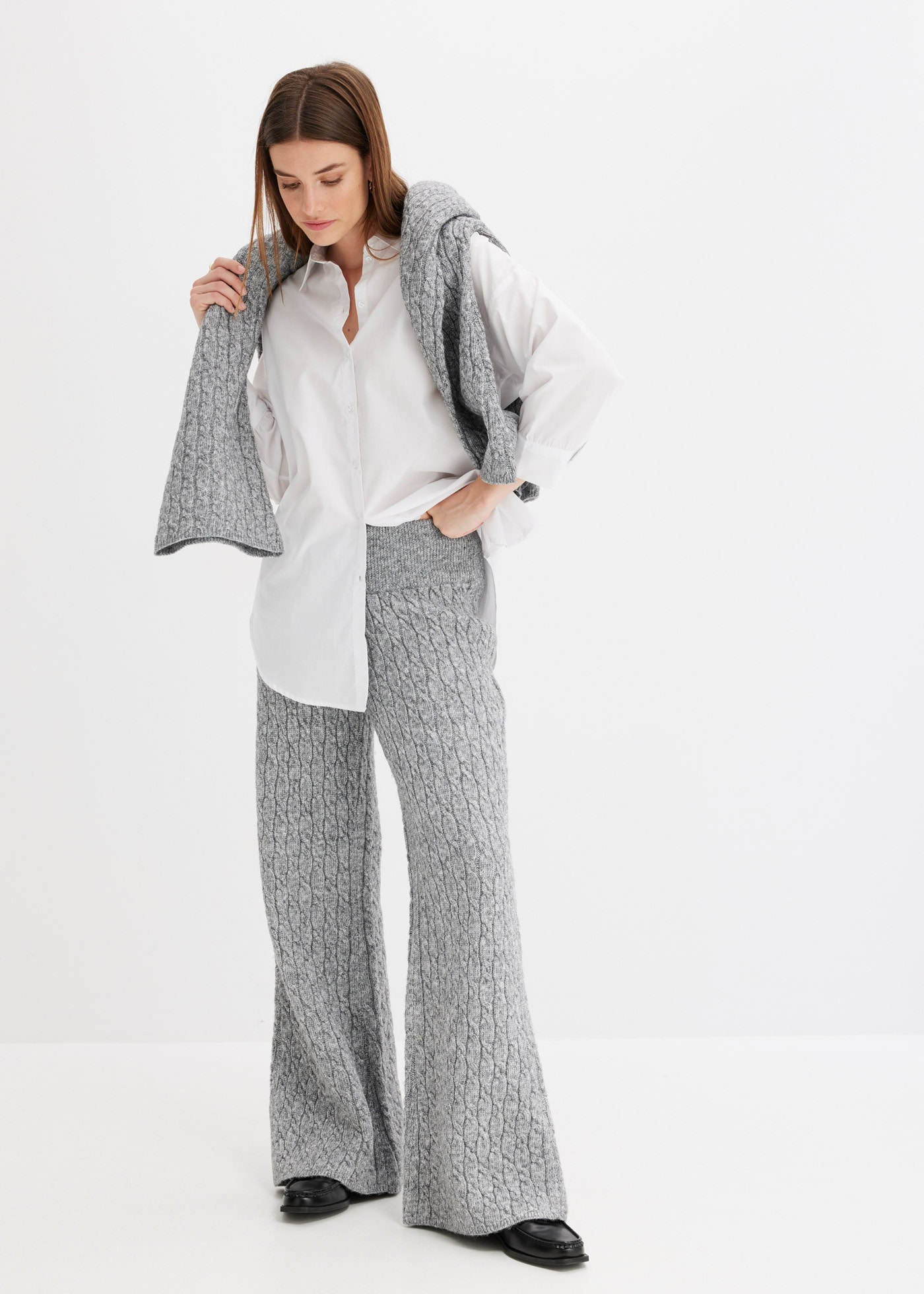 bonprix Stoffhose »Strickhose mit Zopfmuster«  aus Polyester und Wolle, Loose Fit, weite Beinform, mit Zopfmuster