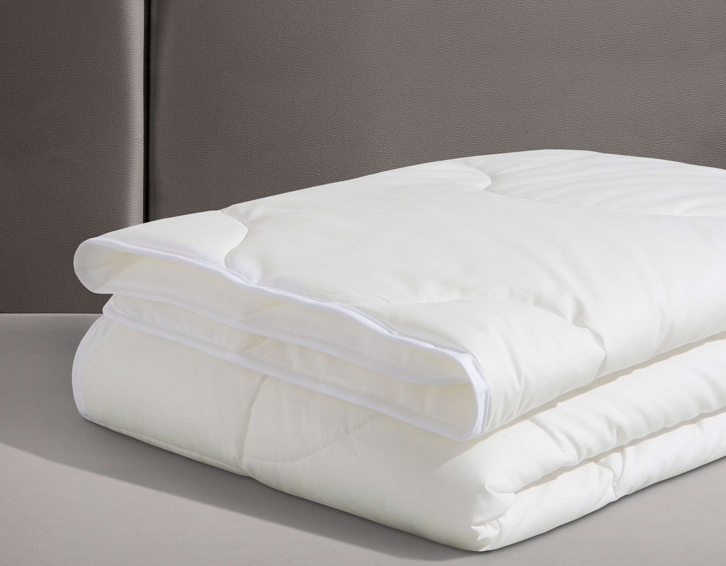 Beco Microfaserbettdecke »BeCo Greenfirst, Bettdecke 135x200 und weitere Größen!« leicht Füllung Klimafaser 1 Stk. tlg. Bettdecke "normal" getestet von Trusted Heroes mit einer Note von 1,0!