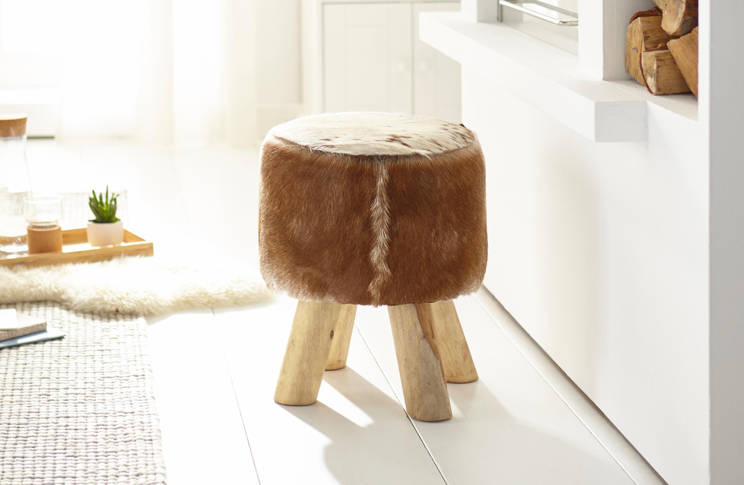 Hocker »Kuhfell«, mit Holzbeinen