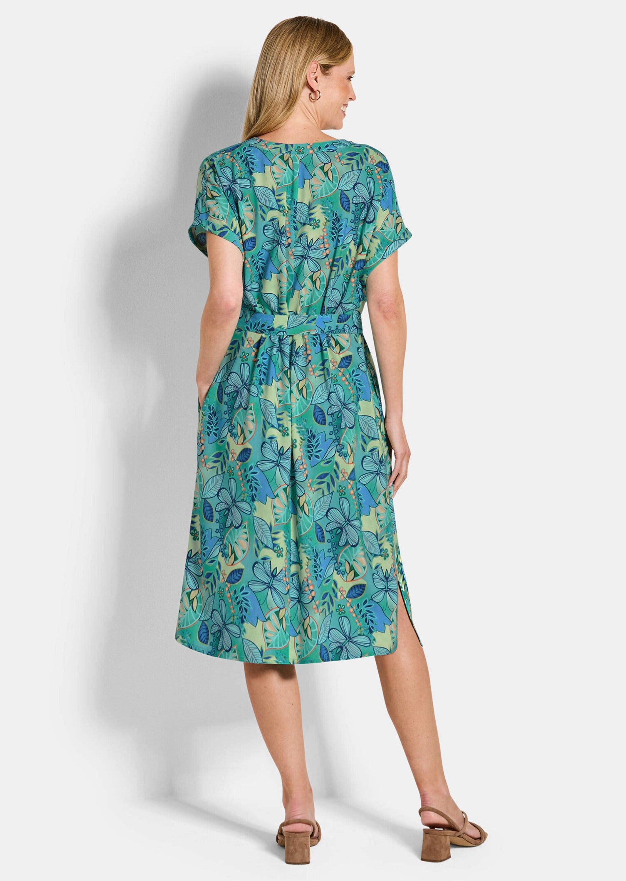 GOLDNER Sommerkleid »Kurzgröße Viskosekleid mit floralem Muster« seitliche Eingrifftschen an der Seitennaht