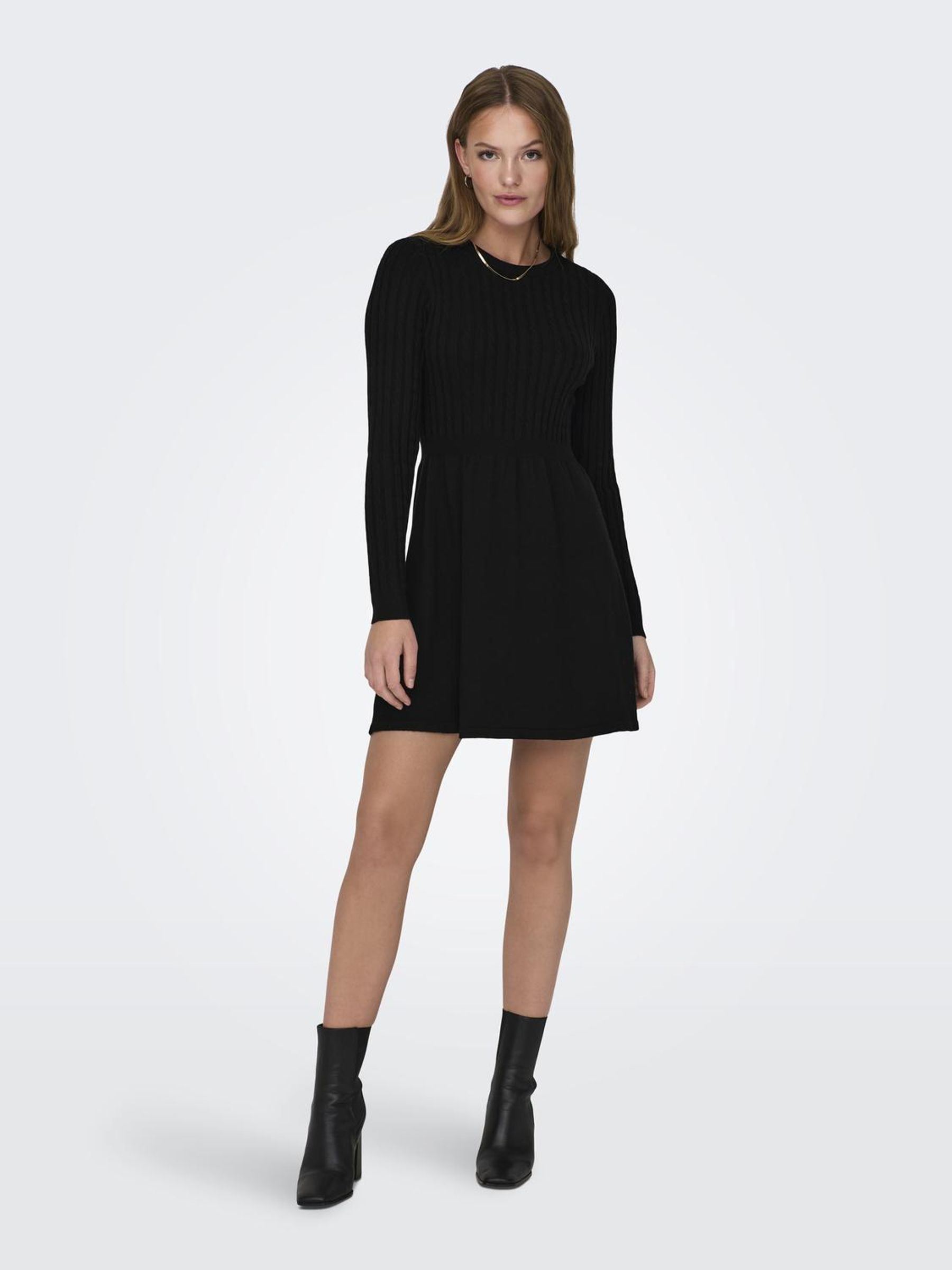 ONLY Strickkleid »ONLFIA LS CABLE DRESS KNT«, tailliert und mit dezentem Zopfstrickmuster im Oberteil