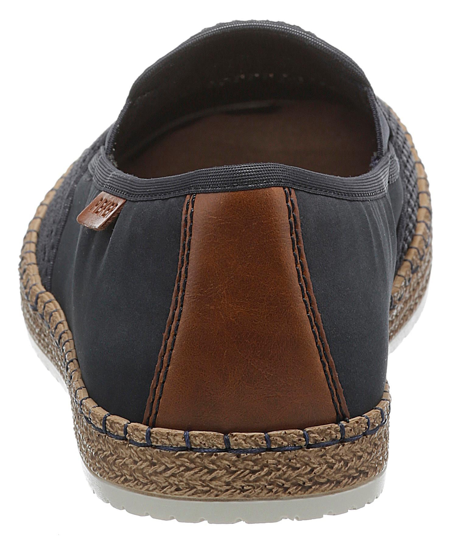 Rieker Slipper, mit modischer Laufsohle in Bast-Optik