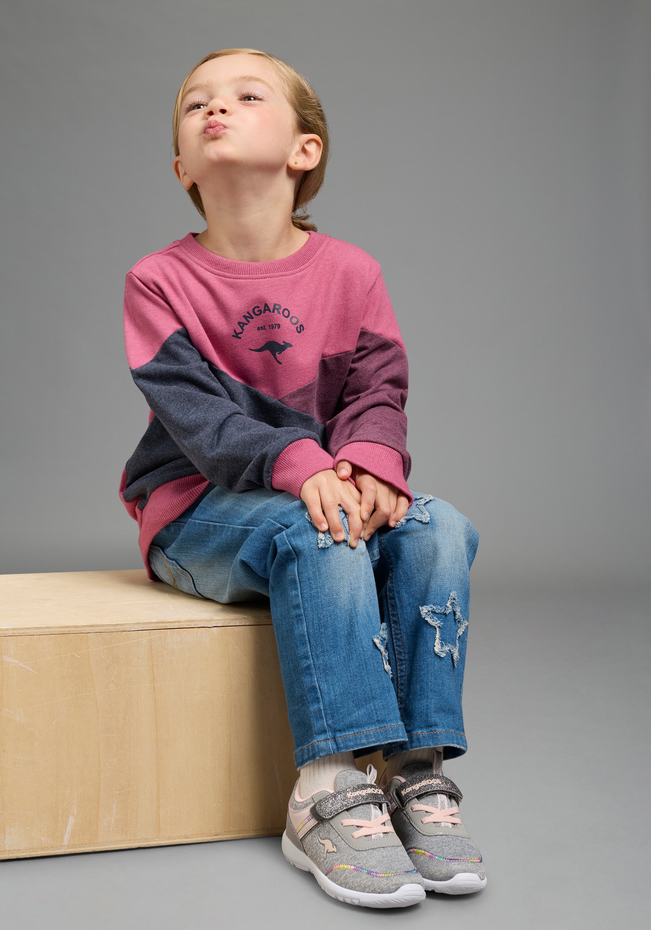 KangaROOS Sweatshirt »Colorblocking für kleine Mädchen«, Langarm,  hüftlang,  lockere Passform,  mit Logodruck
