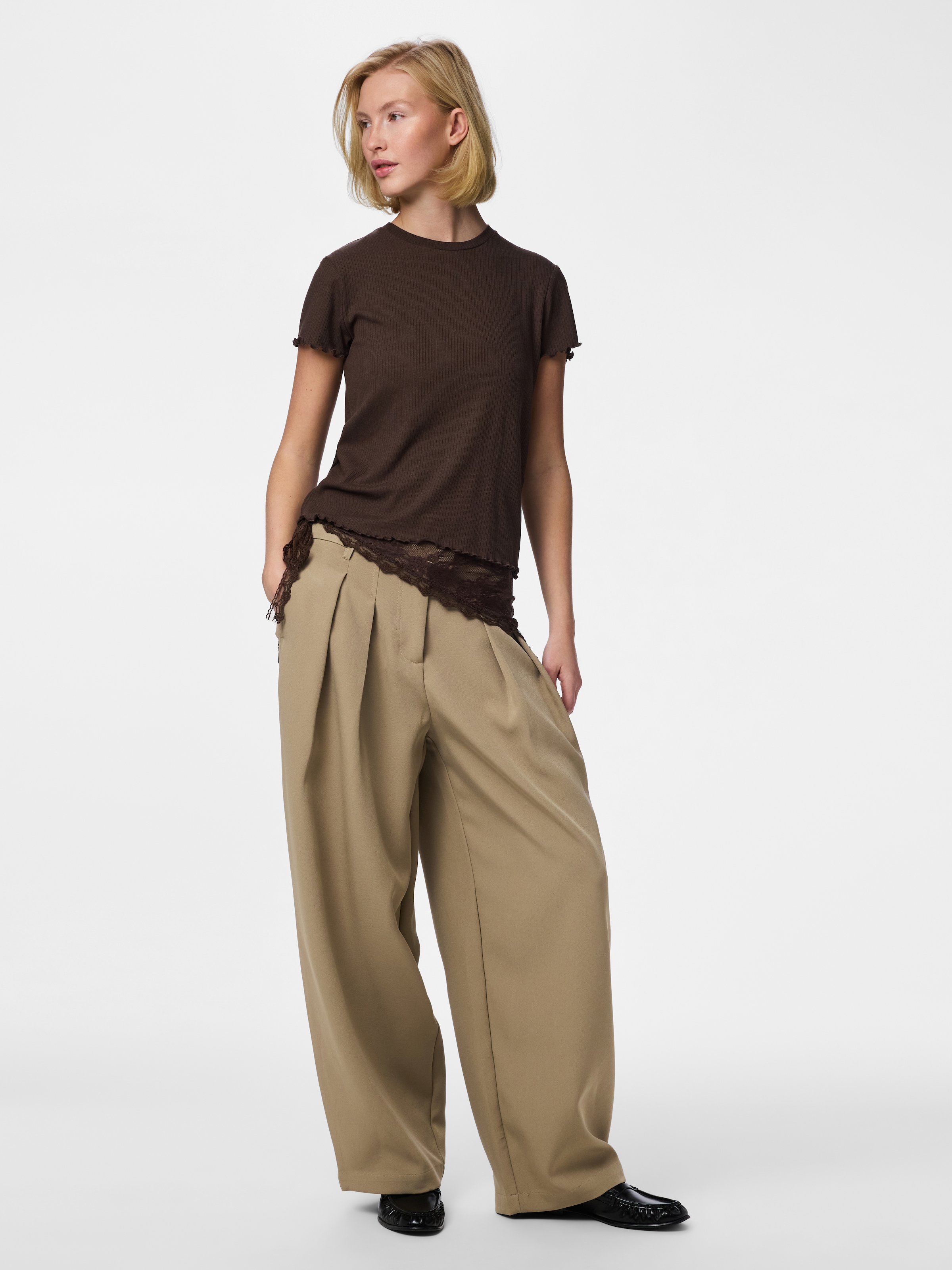pieces Kurzarmshirt »PCNICCA SS O-NECK  TOP KAC BFD« Viskosemischung, slim fit