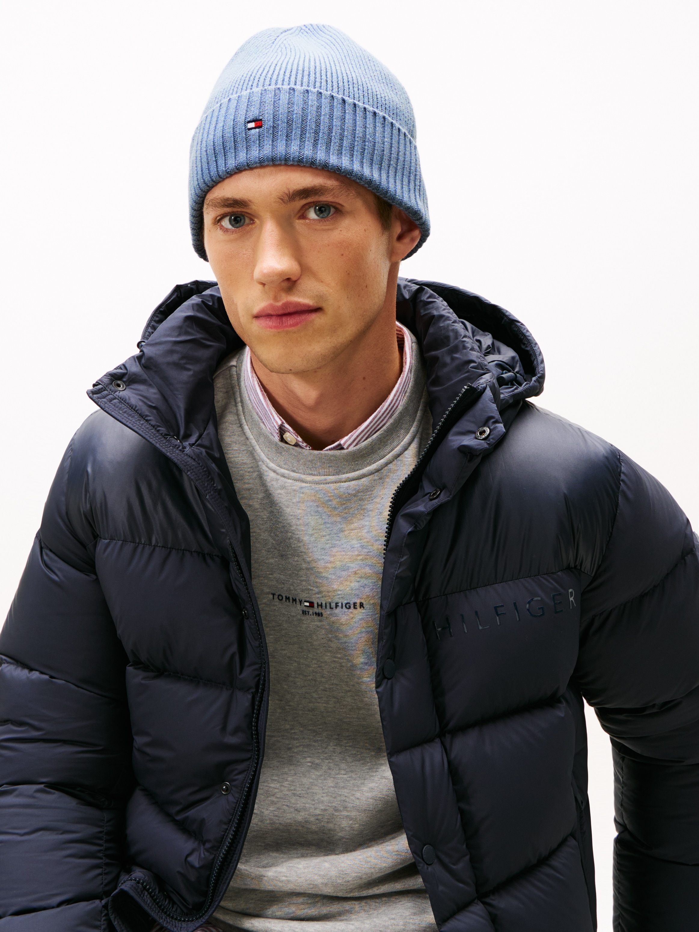 Tommy Hilfiger Strickmütze »TH FLAG PIMA COTTON BEANIE« Beanie mit Logostickerei, mit Kaschmiranteil Unisex