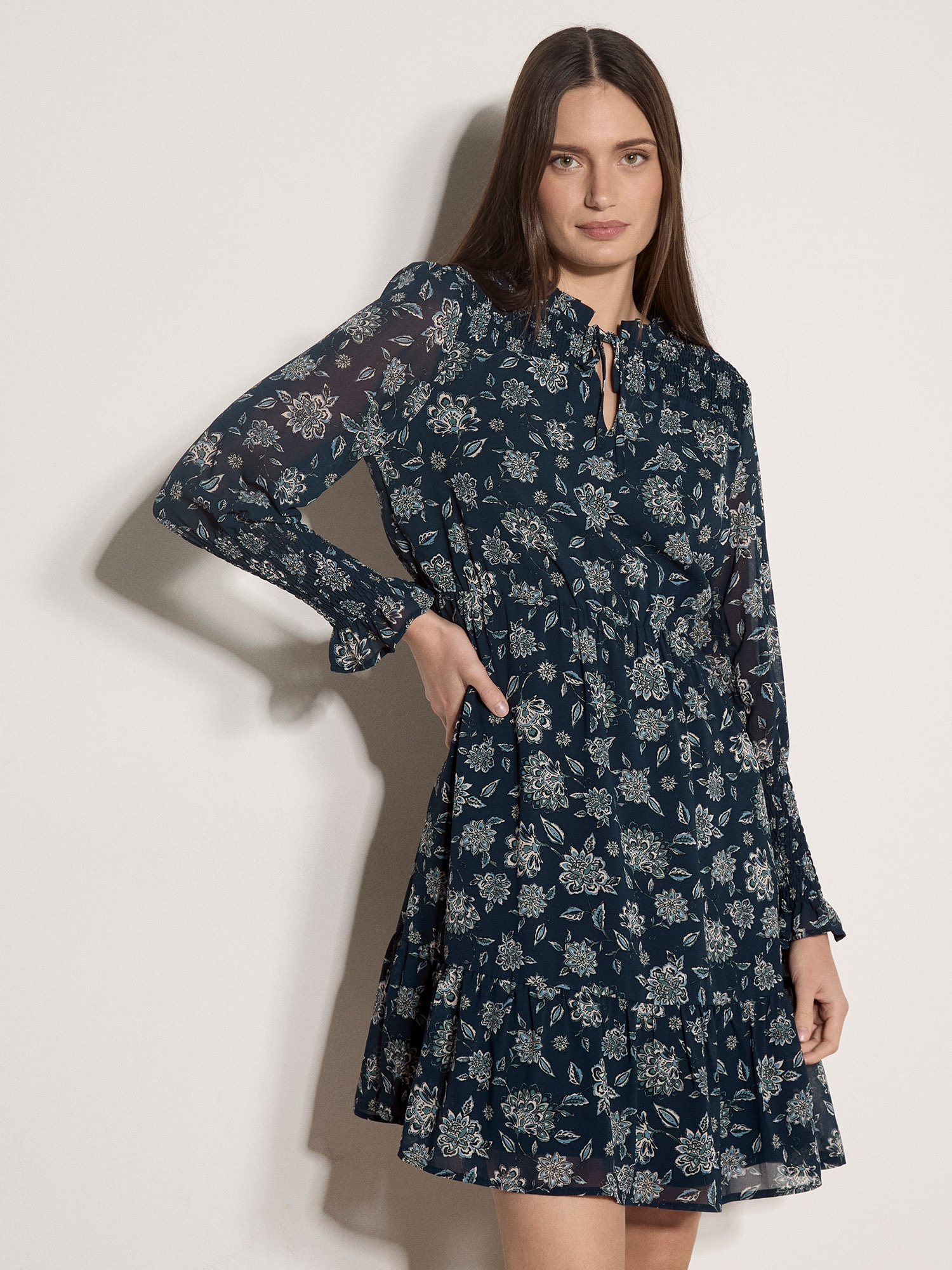 Apricot Druckkleid »Kurzes Chiffonkleid mit Blumenmuster« mit Bindeband, 2 Stk. tlg. mit Smokdetails
