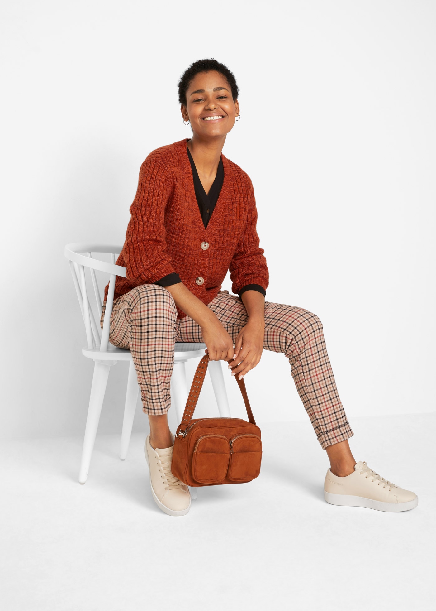 bonprix Strickjacke »Grobe Strickjacke mit recycelter Baumwolle« bequeme Passform, melierte Optik, mit dekorativen Knöpfen