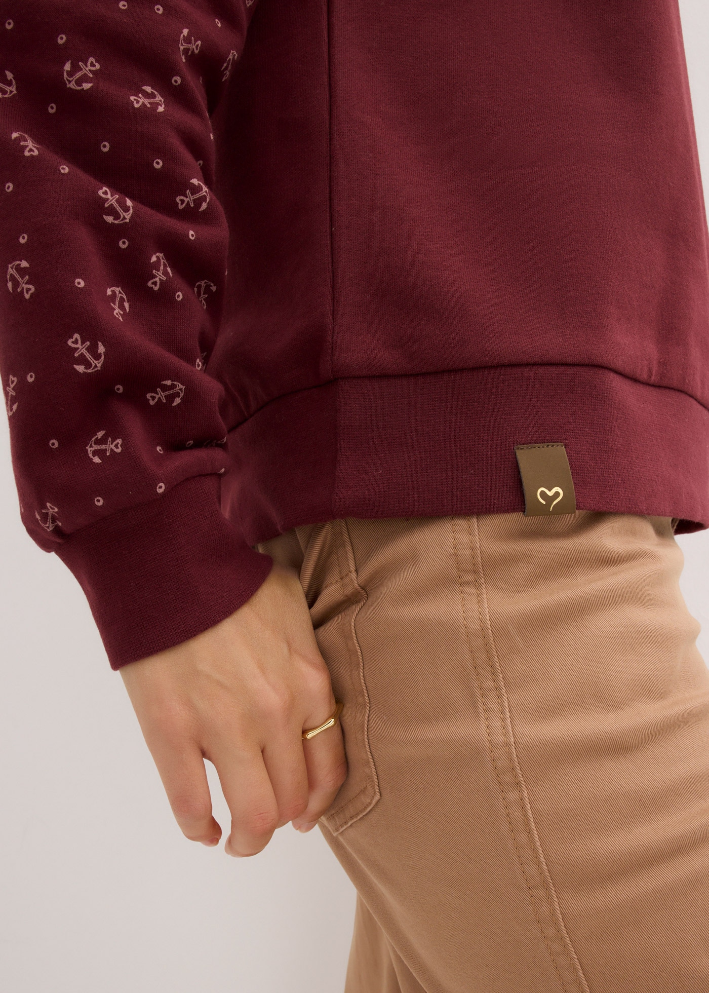 bonprix Hoodie »Kapuzensweatshirt mit Reißverschluss aus reiner Baumwolle«, lässig geschnittene Passform, mit maritimem Muster und Anker-Motiven
