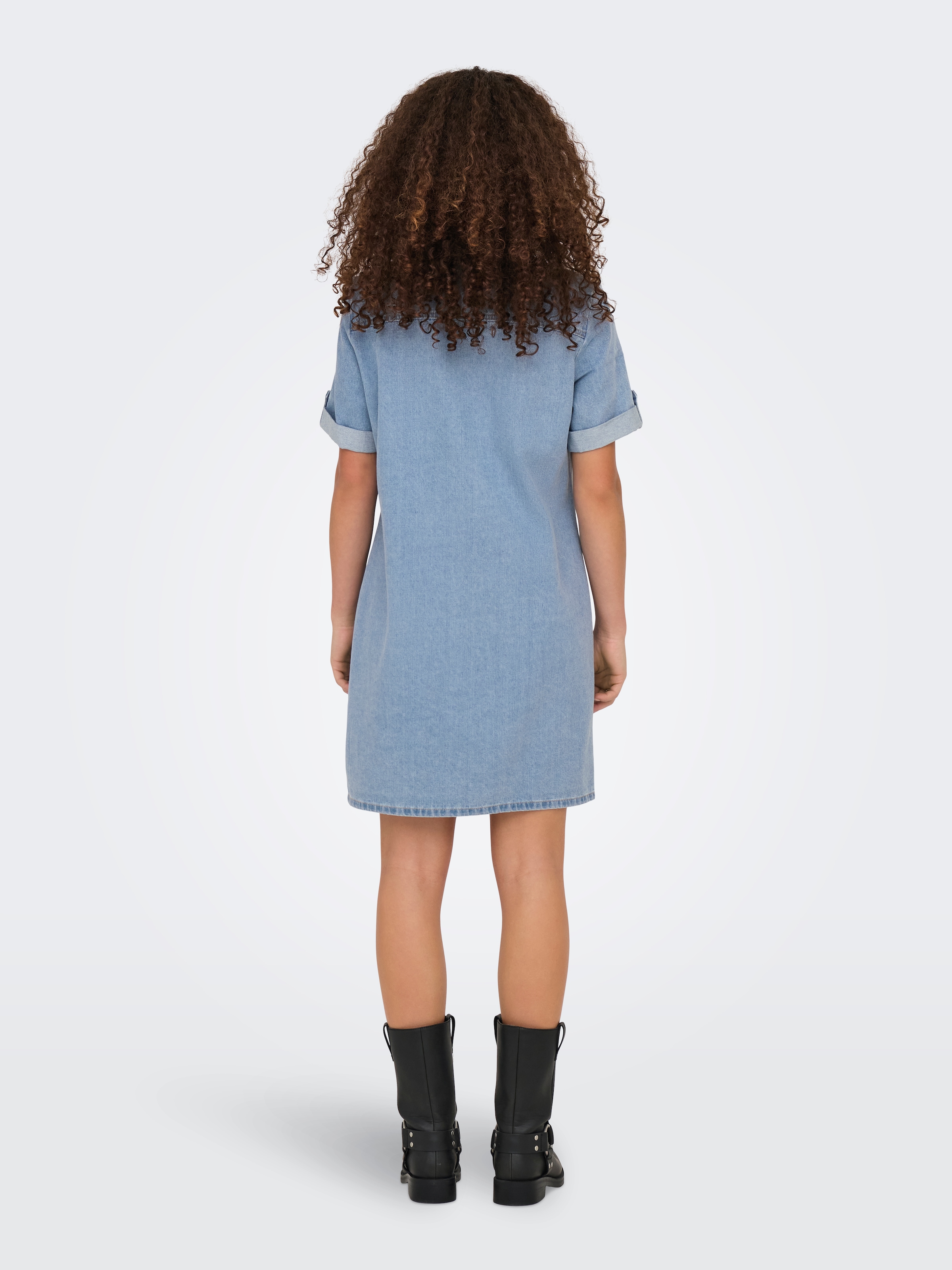 ONLY Jeanskleid »ONLLISA – Denimkleid mit Knopfleiste und Brusttaschen« Brusttaschen Baumwollmischung