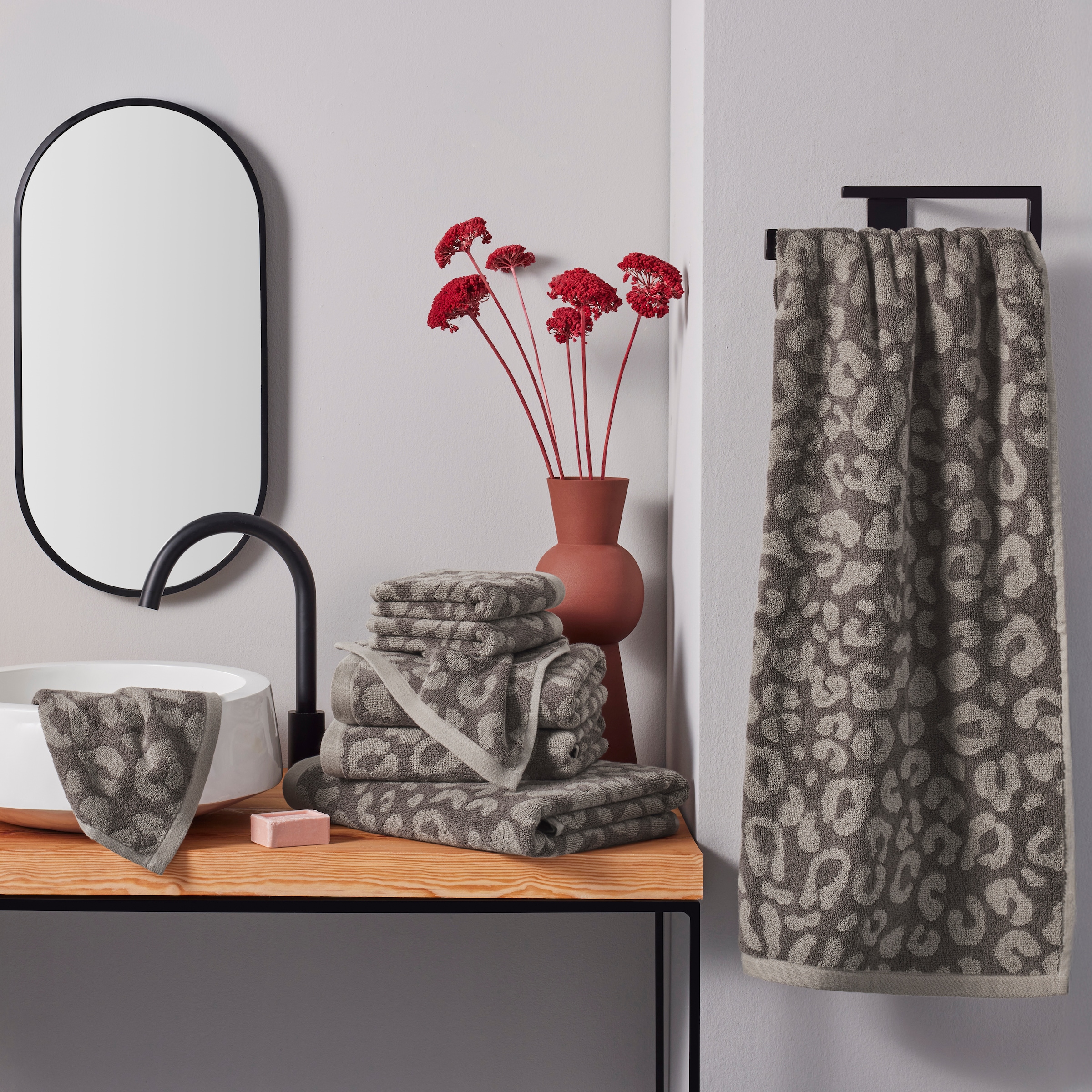 OTTO home Handtuch Set »Regona Leo, 8 tlg. Set, Premium Handtücher, 100% Baumwolle, 550 gr/m²« 8 Frottier Animal Print, Duschtücher, Handtücher, Gästetücher, Seiftücher