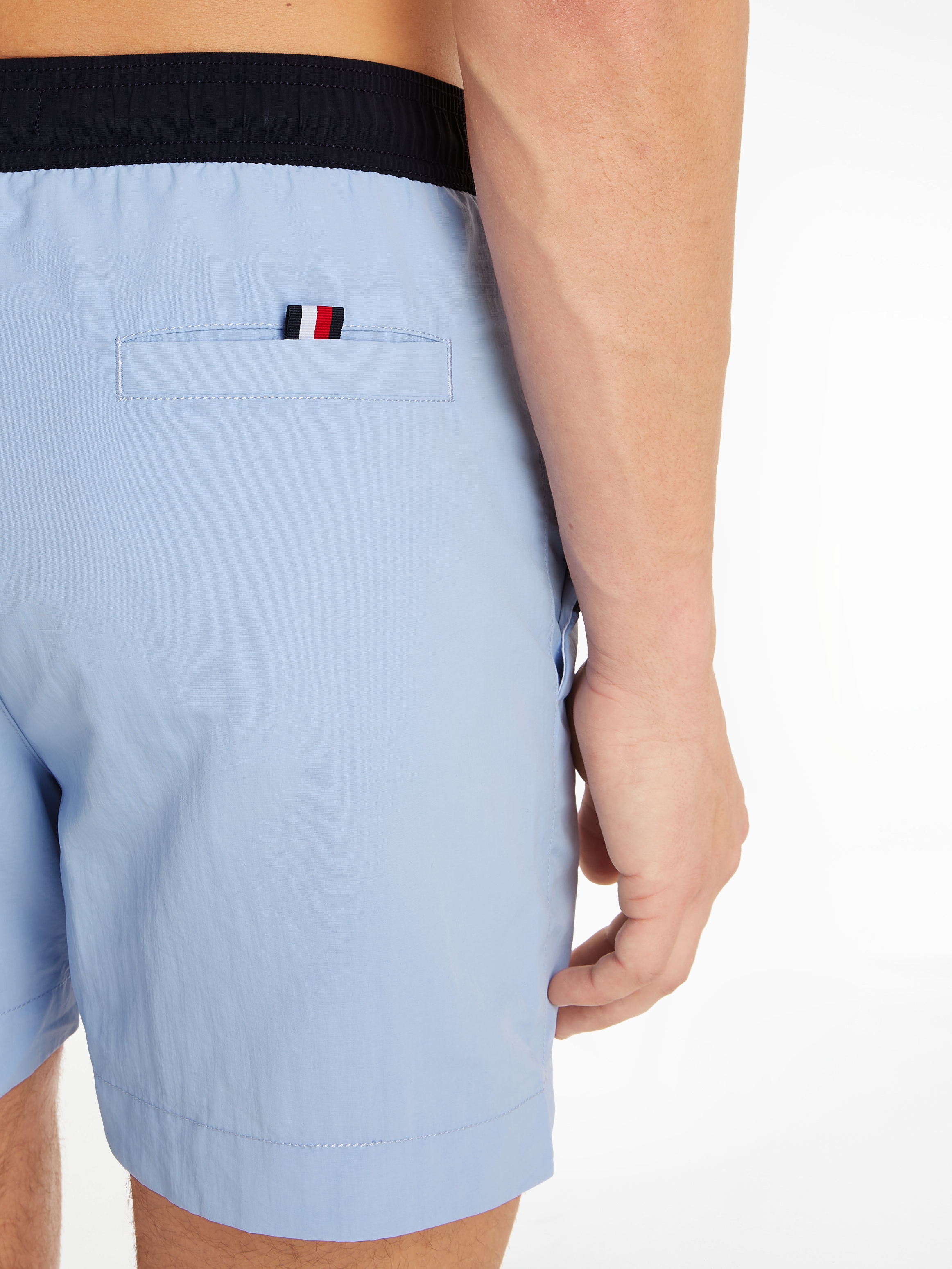 Tommy Hilfiger Swimwear Badeshorts »MEDIUM DRAWSTRING«, in mehrfarbiger Optik