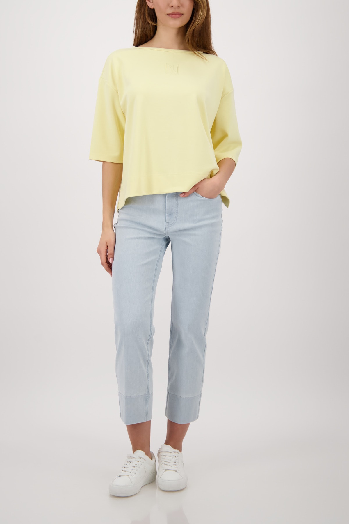 Monari Sweatshirt »Sweatshirt Basic Prägedruck«, Relaxed fit mit Präge-Emblem
