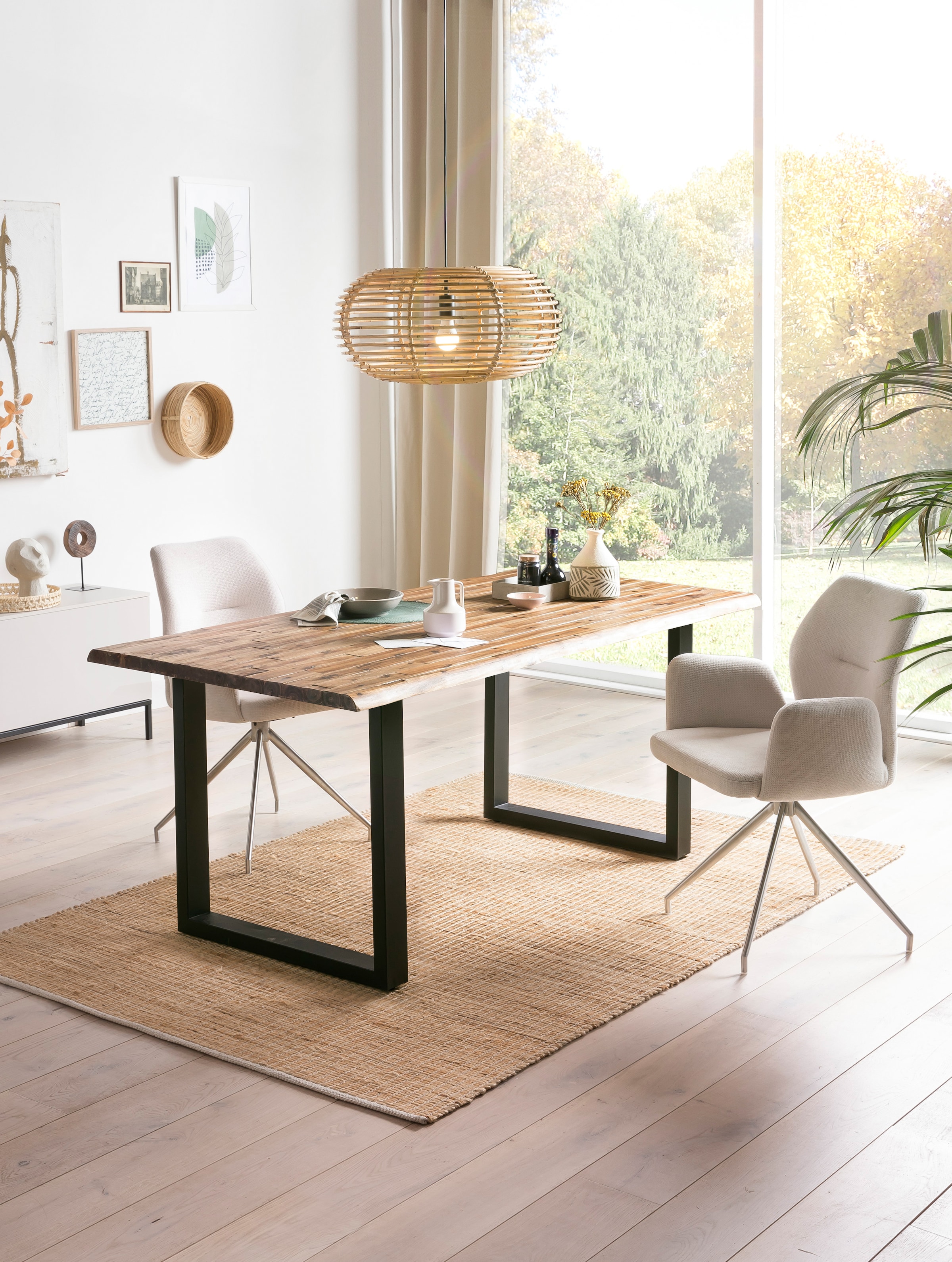 SalesFever Essgruppe »Designstarke Essgruppe«, (Set, 5 tlg.), Tischplatte mit rauer Balken-Oberfläche, Rücken mit Rautensteppung