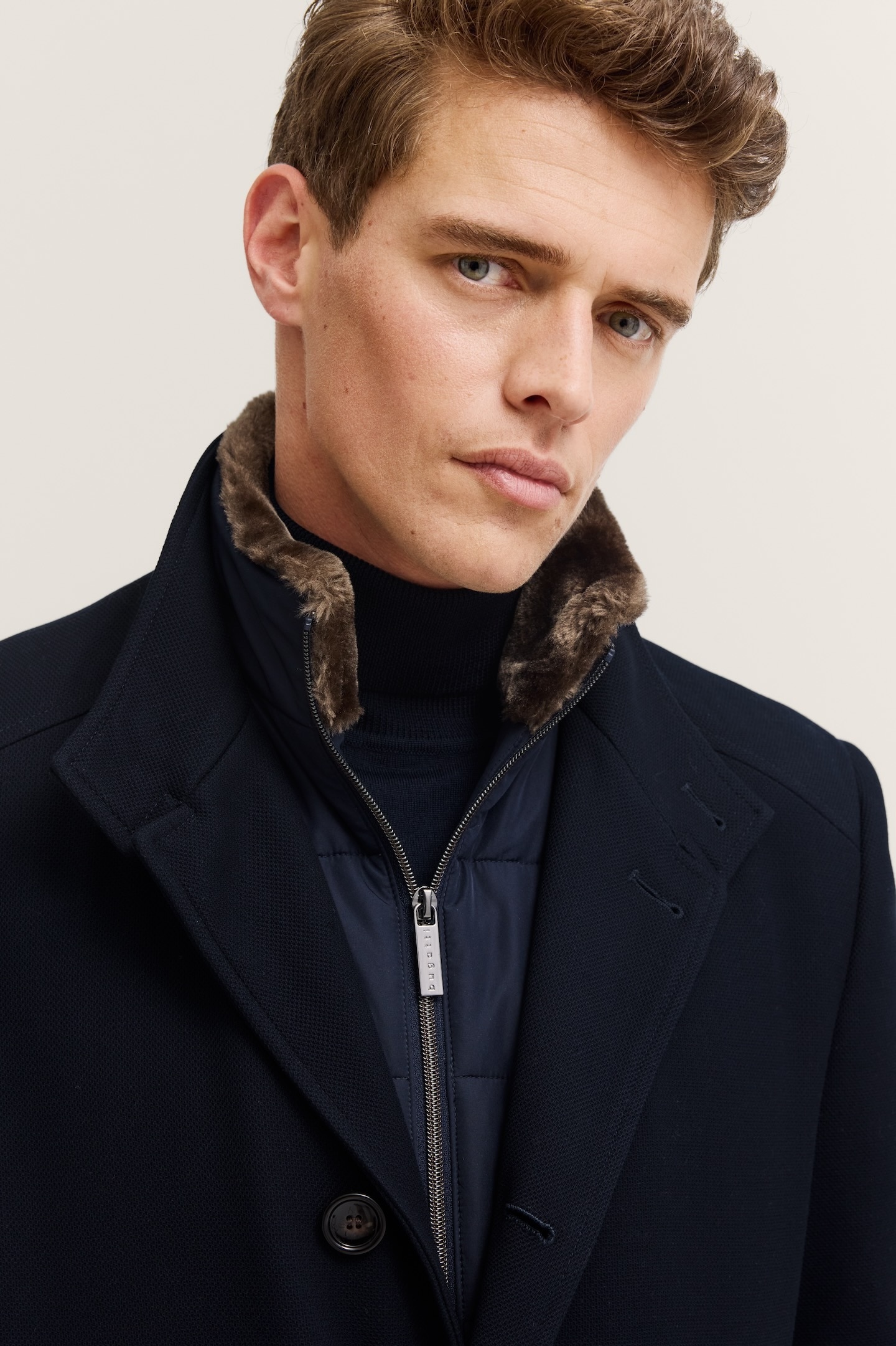 bugatti Kurzmantel »Flexcity Stretch« mit Westen-Einsatz und Kunstfellkragen