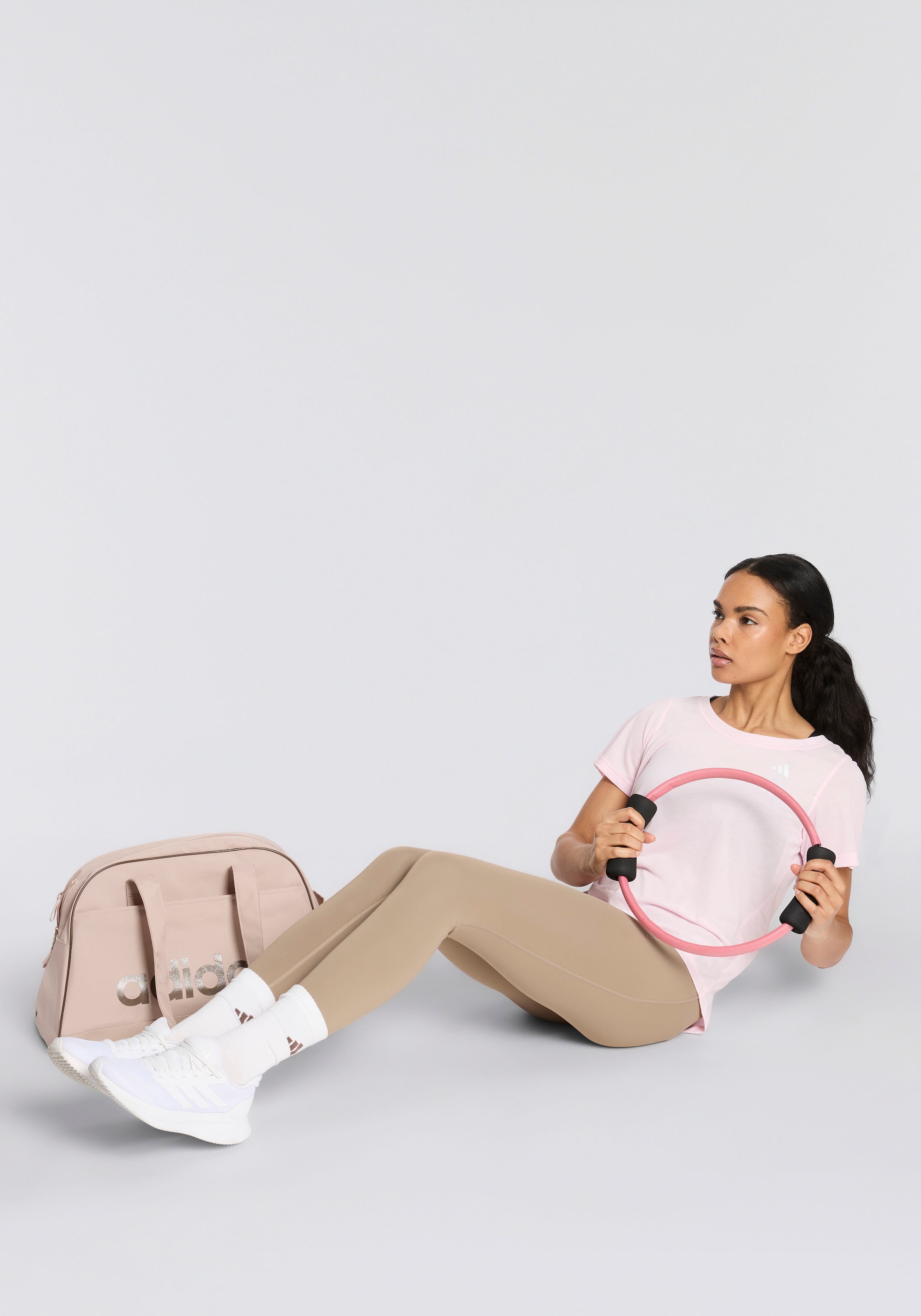 adidas Performance T-Shirt »WORKOUT ESSENTIALS MIT TIEFEM AUSSCHNITT«