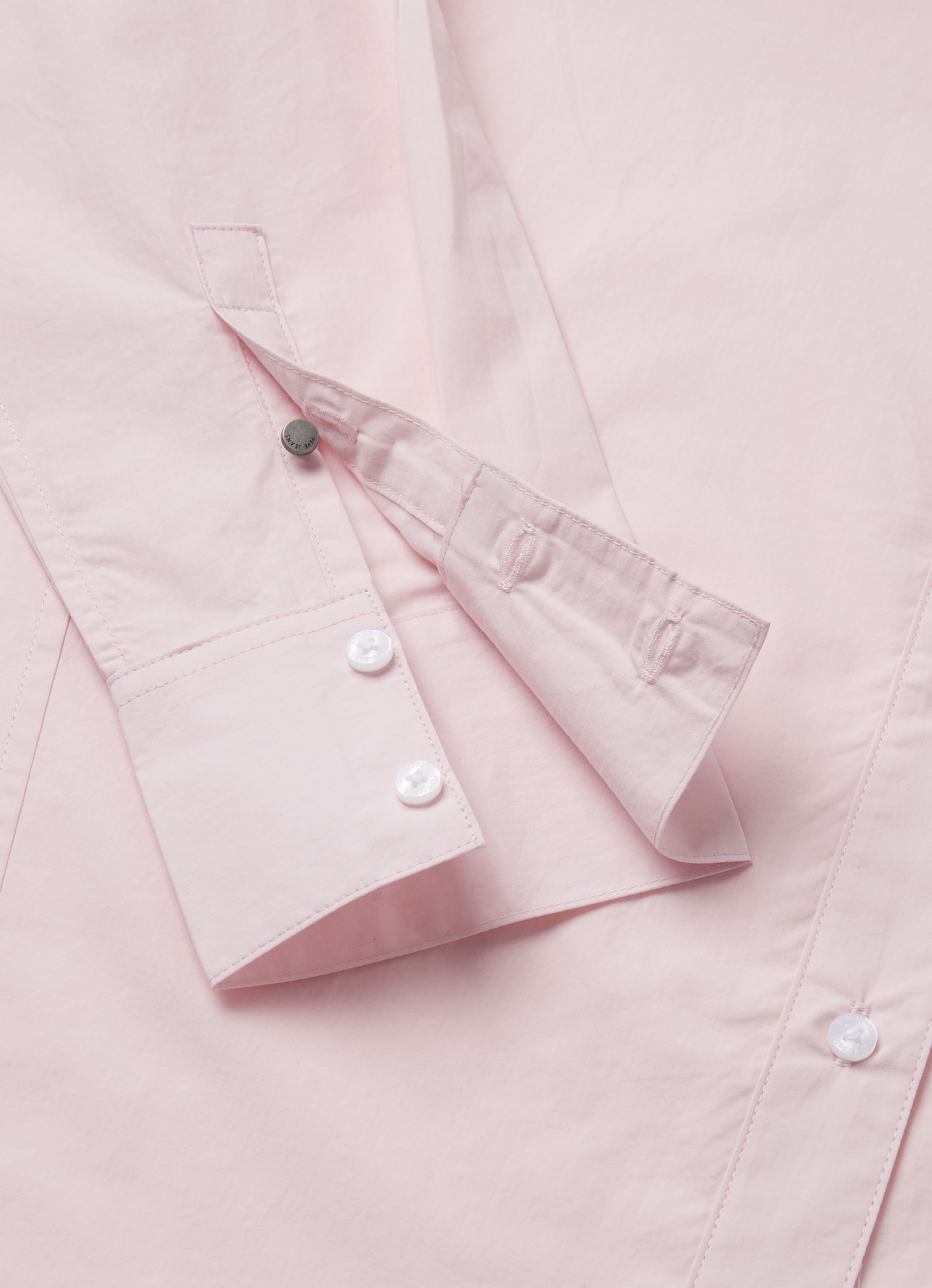 Pepe Jeans Hemdbluse, mit Ton-in-Ton Logostickerei auf der Brust