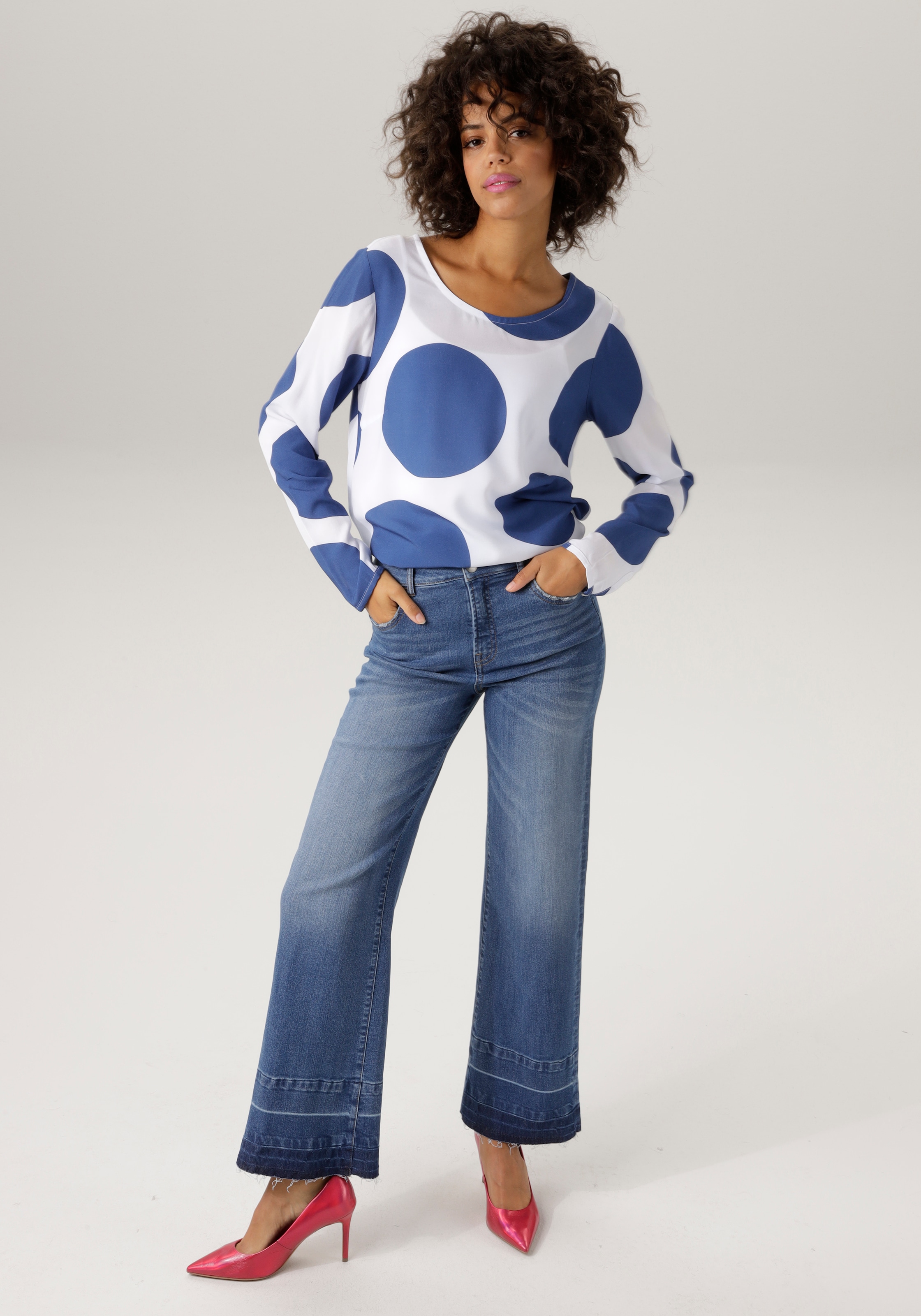 Aniston CASUAL Straight-Jeans, mit trendiger Waschung am leicht ausgefranstem Saum