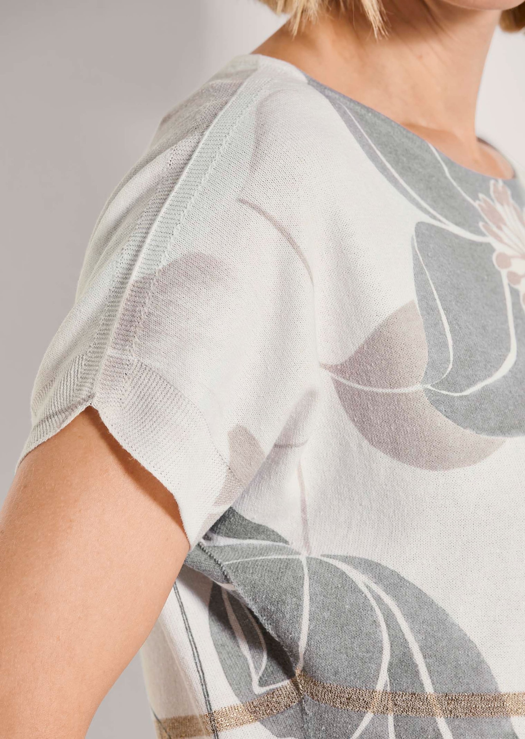 MADELEINE Longpullover »Feinstricktop Glanz-Top mit Blütenmuster« schimmernde Kontraststreifen