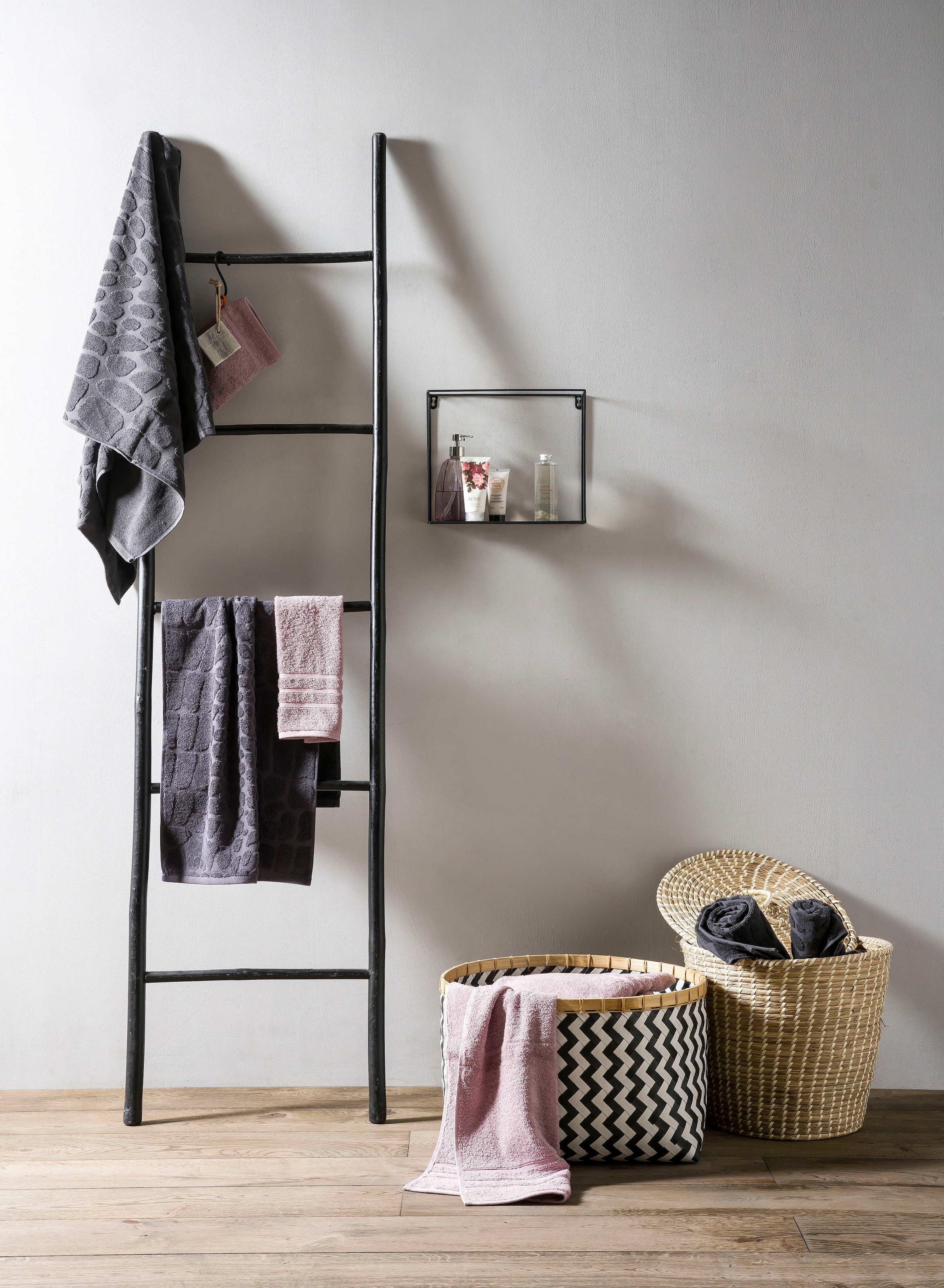 done.® Duschtuch »Croco« Hoch-Tief-Webung im Croco-Look