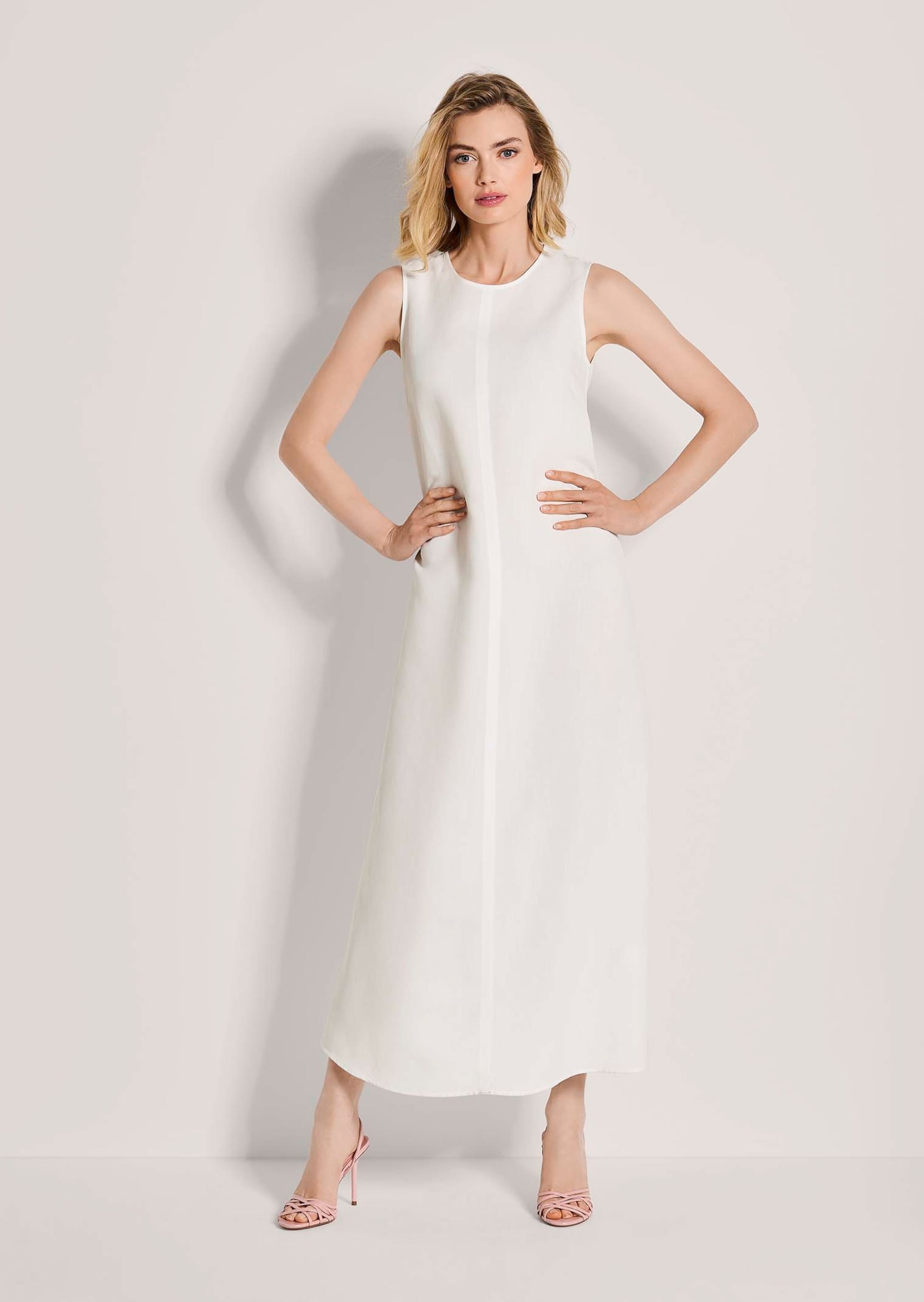 MADELEINE Midikleid »Maxikleid Viskosekleid mit Rundhals« Minimal tailliert