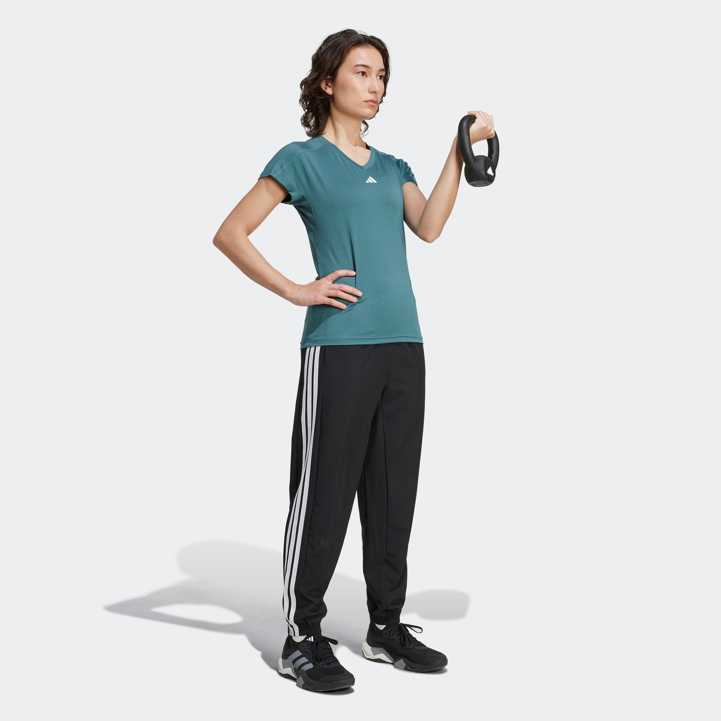 adidas Performance T-Shirt »TR-ES MIN T«, Trainingsshirt, feuchtigkeitsabsorbierend mit V Ausschnitt