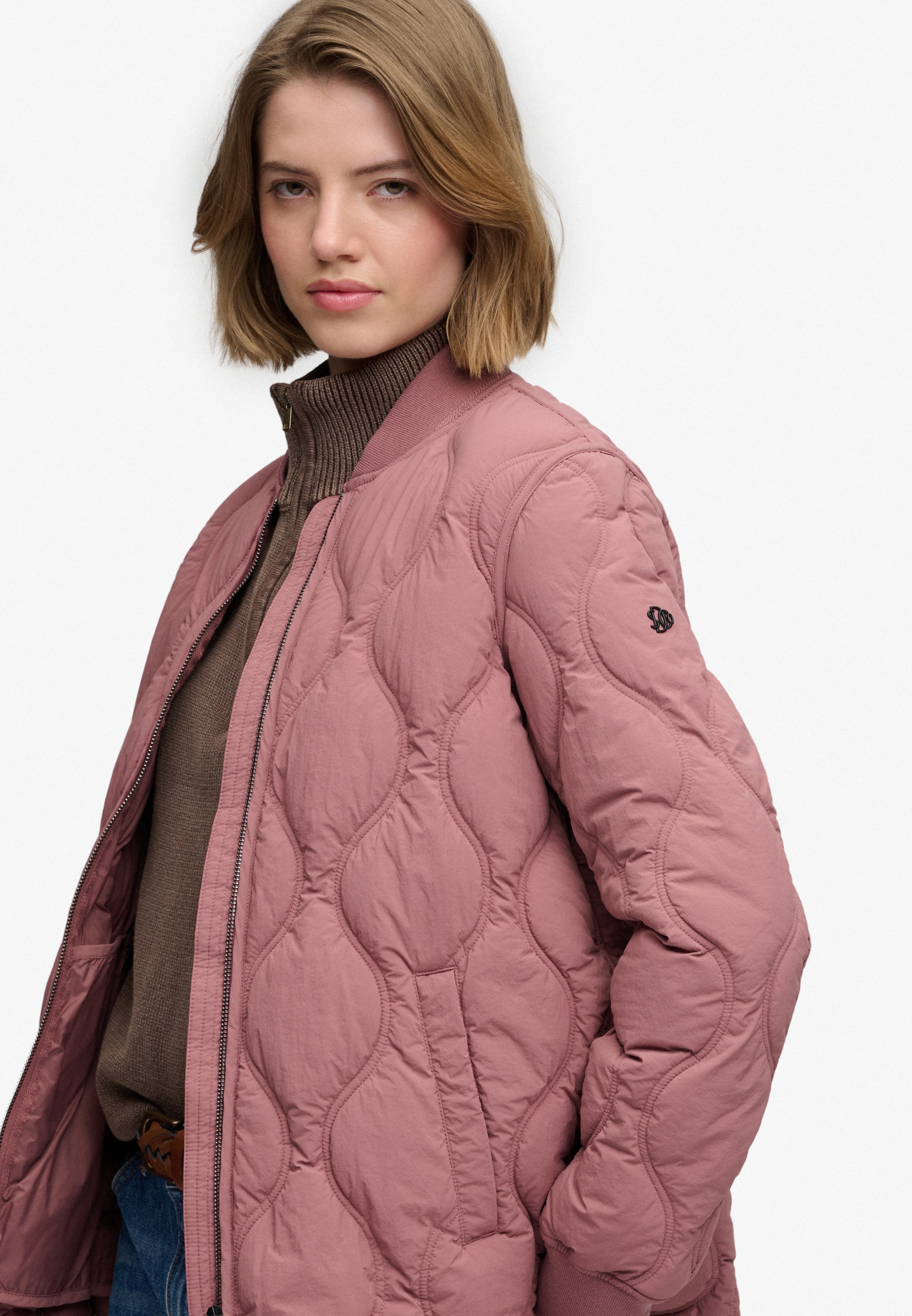 Superdry Steppjacke »SHORT ONION QUILT LINER JKT« mit Reißverschluss, aus Nylon, Relaxed Fit, unifarbene Optik
