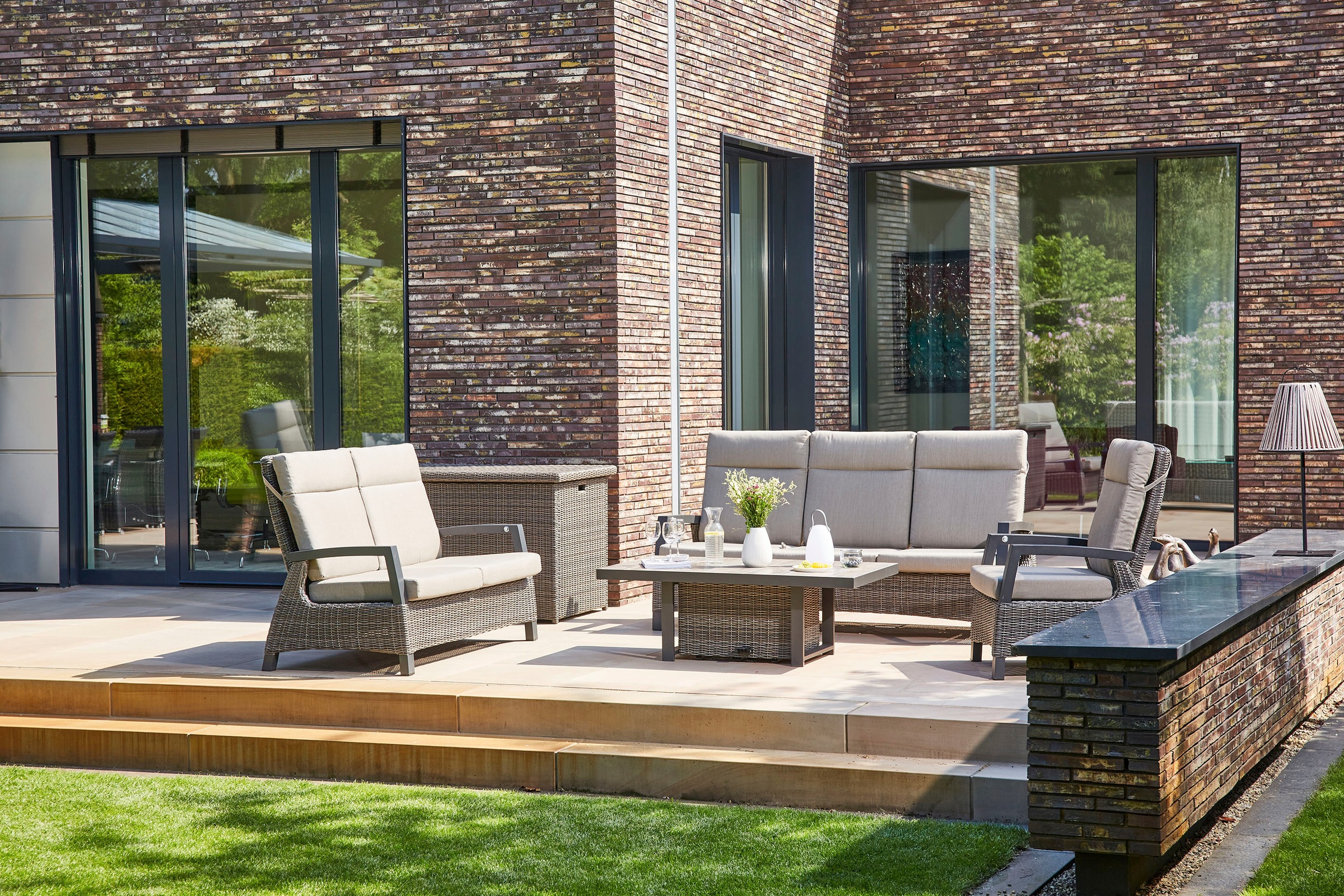 Siena Garden Gartenlounge-Set »Corido«, (Set, 8 tlg.), bestehend aus 2 Sesseln, 1 Bank, 1 Tisch und 4 Auflagen