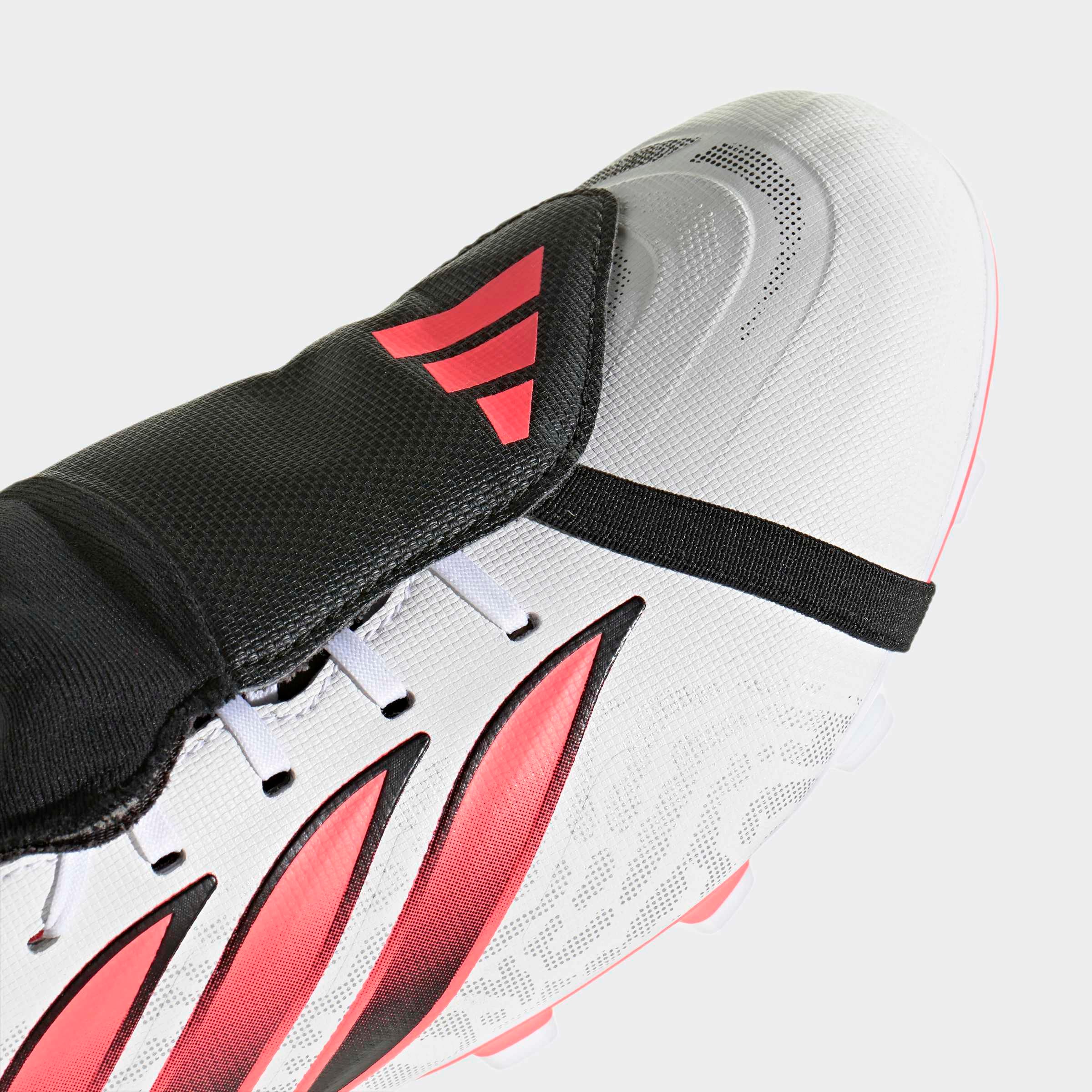 adidas Performance Fußballschuh »PREDATOR CLUB , UMSCHLAGBARE ZUNGE, FESTE / GEMISCHTE BÖDEN«  für viele verschiedene Böden geeignet