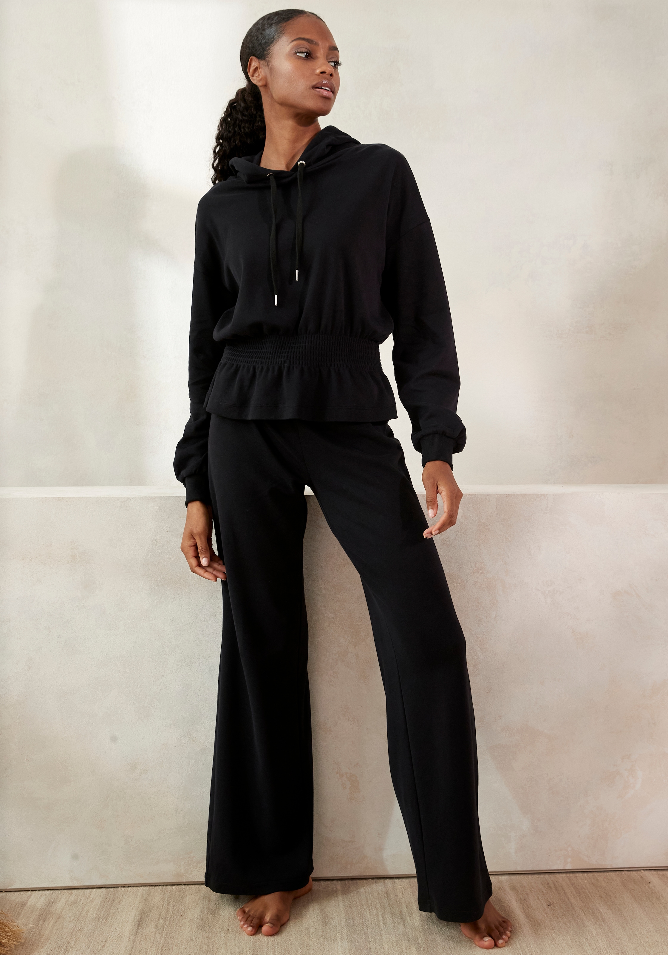 LASCANA Hoodie , mit elastischer Raffung in der Taille, Loungewear
