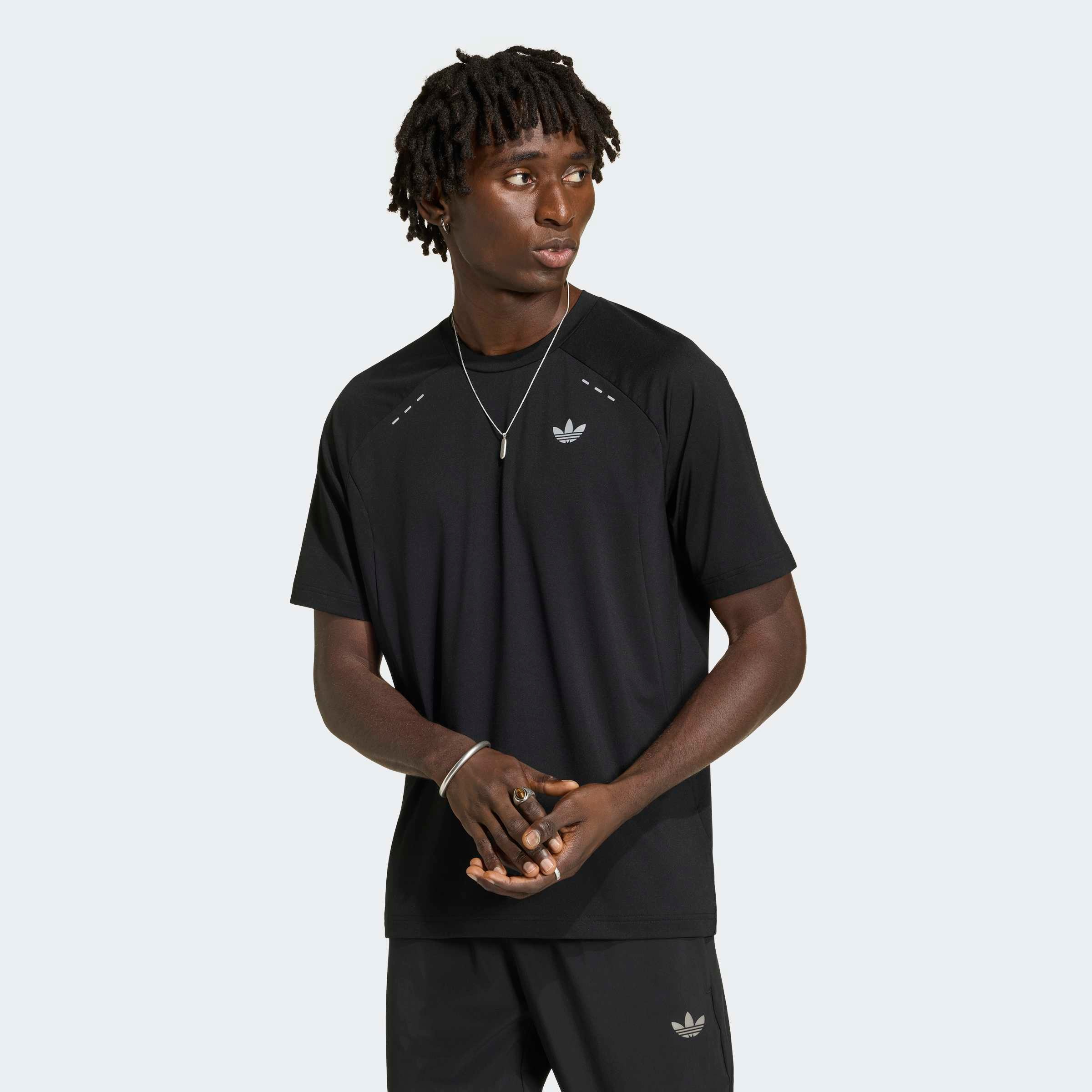 adidas Originals T-Shirt »TECH ESS POLY T« sportlicher Stil, ohne Verschluss, aus Polyester