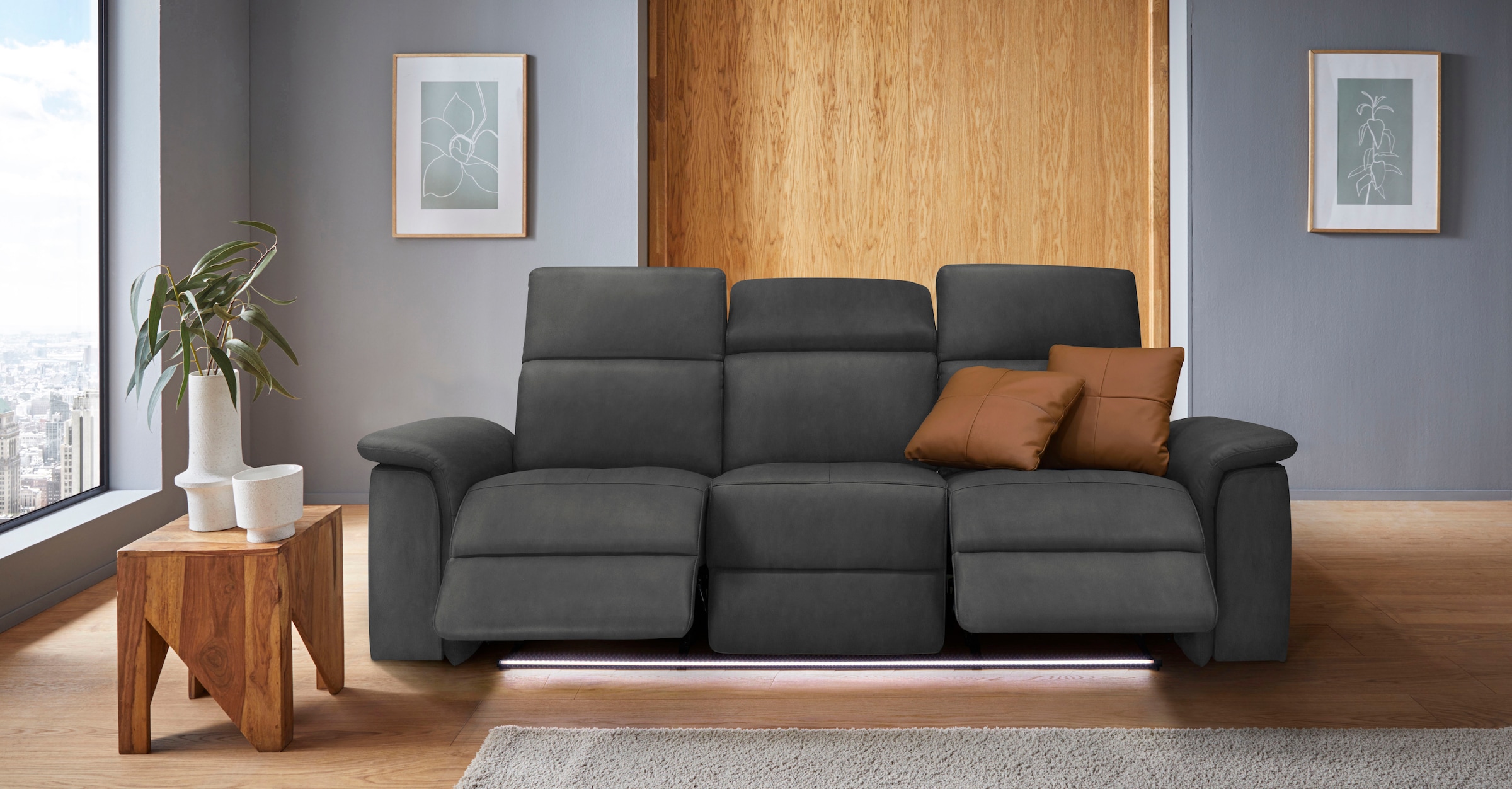 Places of Style 3-Sitzer »Pareli 229cm, manuelle u. elektr. Relaxfunktion in 2 Sitzen«, USB, KT-Verstellung, LED Beleuchtung, in Echtleder, Kunstleder, Web