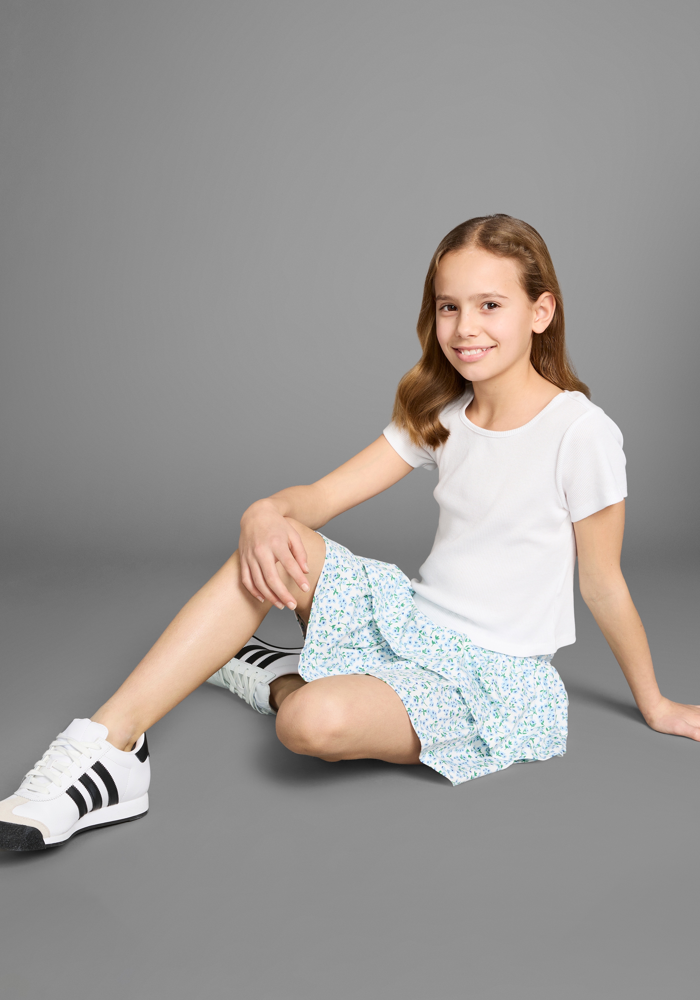 DELMAO T-Shirt »Shirt mit Rücken-Cut out« mit cut out im Rückenteil