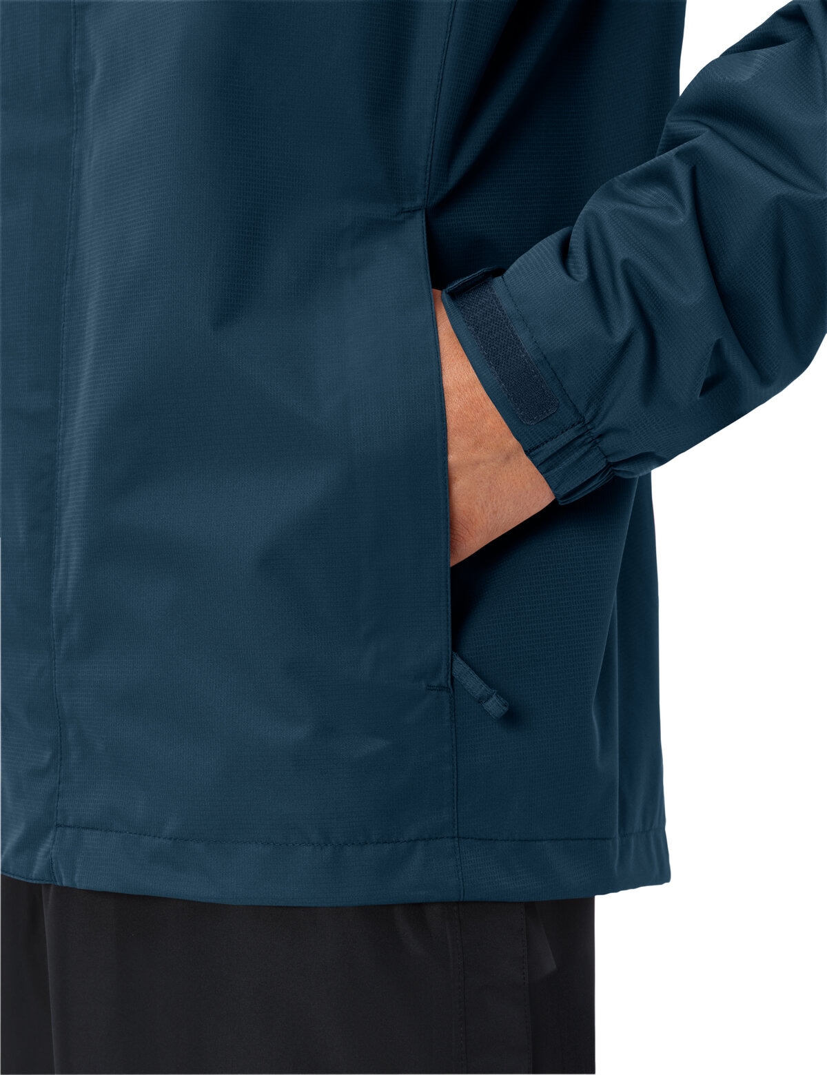 VAUDE Fahrradjacke »Men's Escape Bike Light Jacket« mit Kapuze mit leichtem Material, mit Reißverschlusstaschen