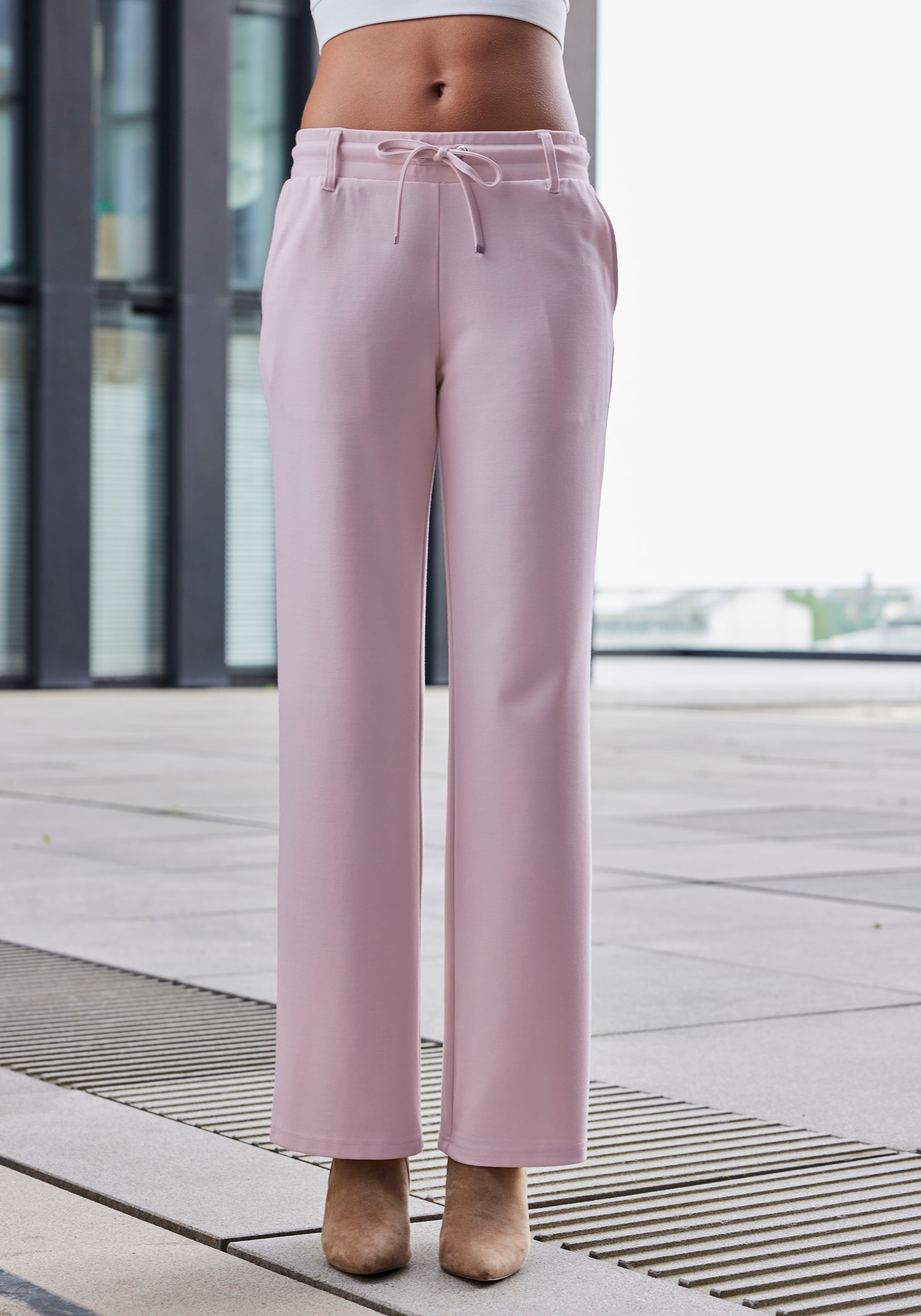 LASCANA Homewearhose, in weich fließendem Material, Loungewear