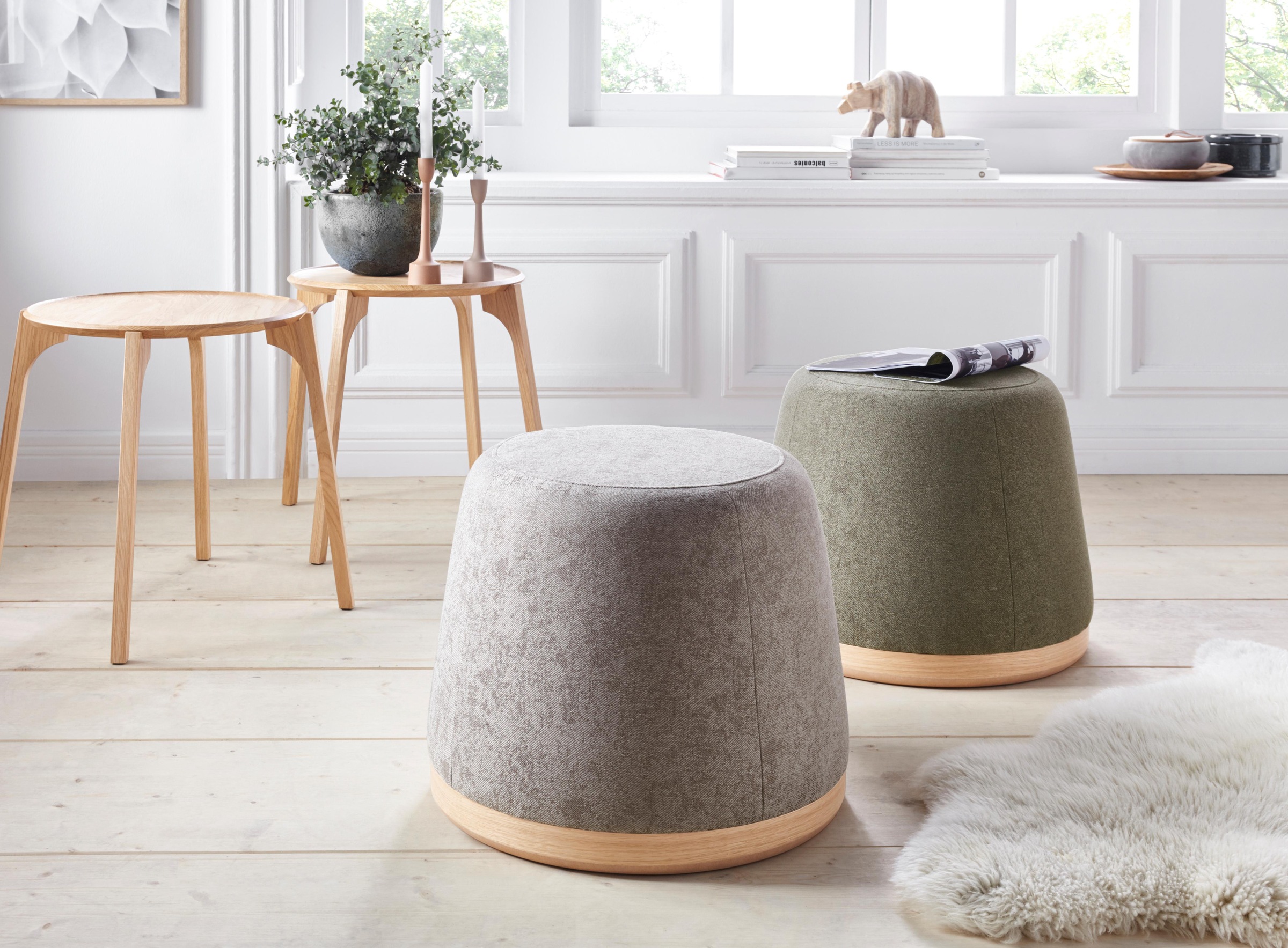 Poufs in Grau und Dunkelgrün