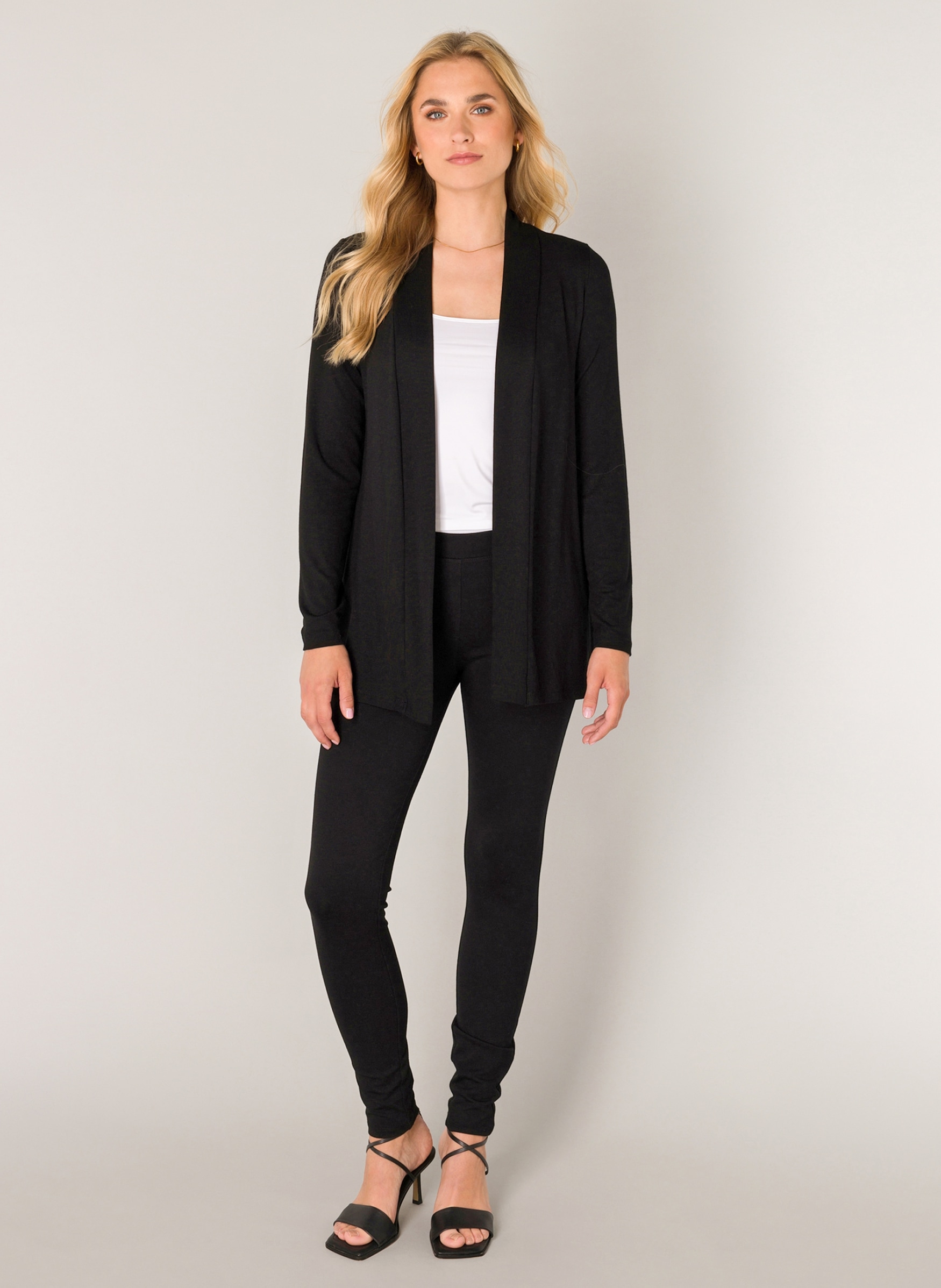 Base Level Strickjacke »Yayla«, In elastischem Feinstrick