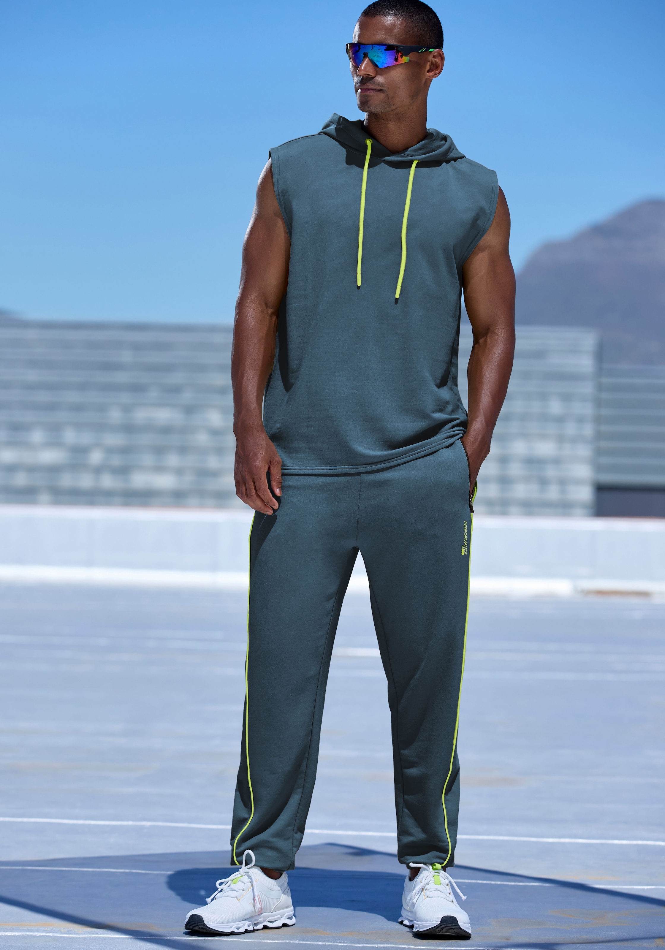 Le Jogger Performance Kapuzensweatshirt , ohne Ärmel und mit kontrastfarbenen Details
