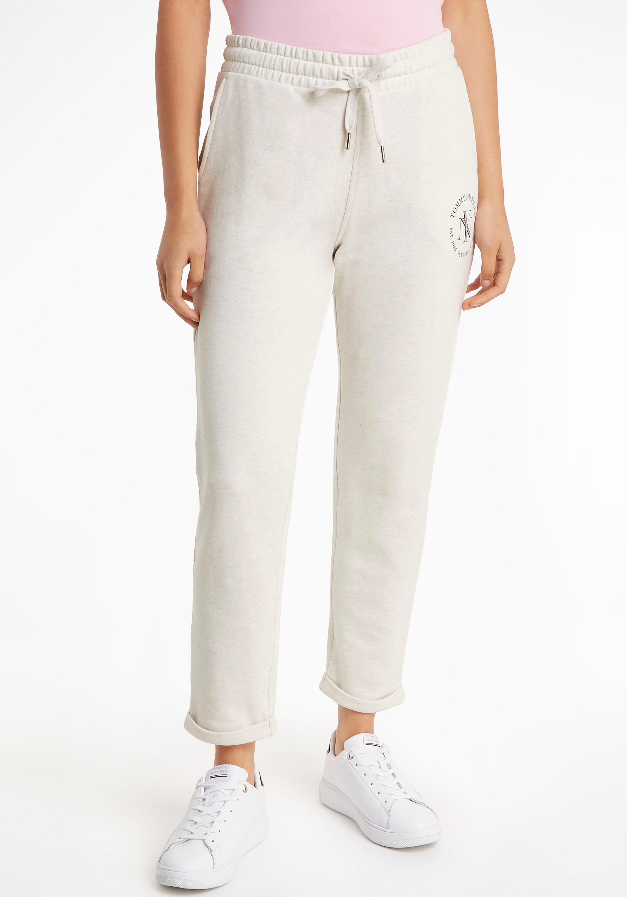 Tommy Hilfiger NYC Hilfiger ♕ Sweatpants bei SWEATPANTS«, ROUNDALL Tommy Markenlabel »TAPERED mit