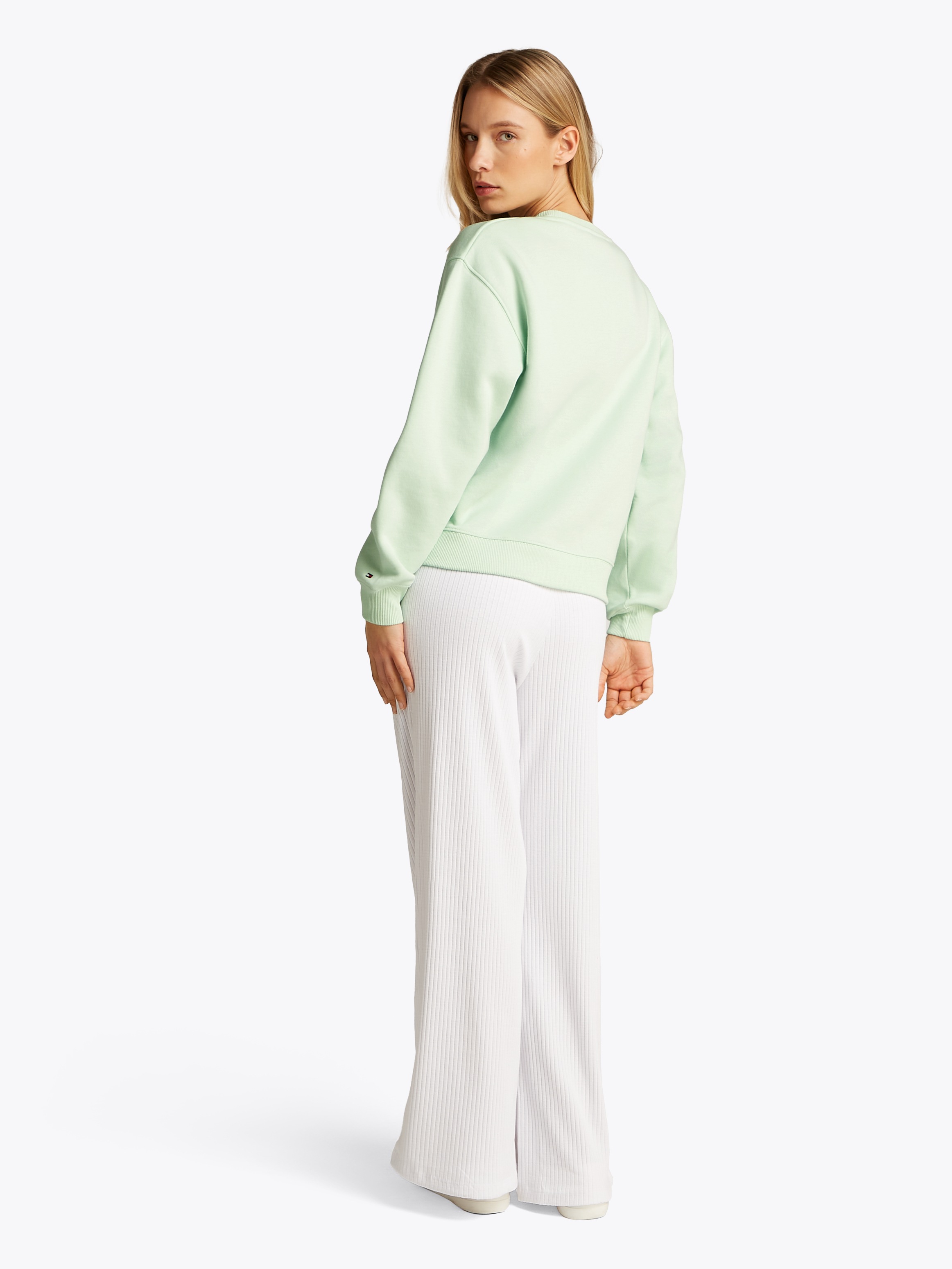 Tommy Hilfiger Sweatshirt »MDRN REG CORP LOGO C-NK SWTSHRT«, mit Logoschriftzug