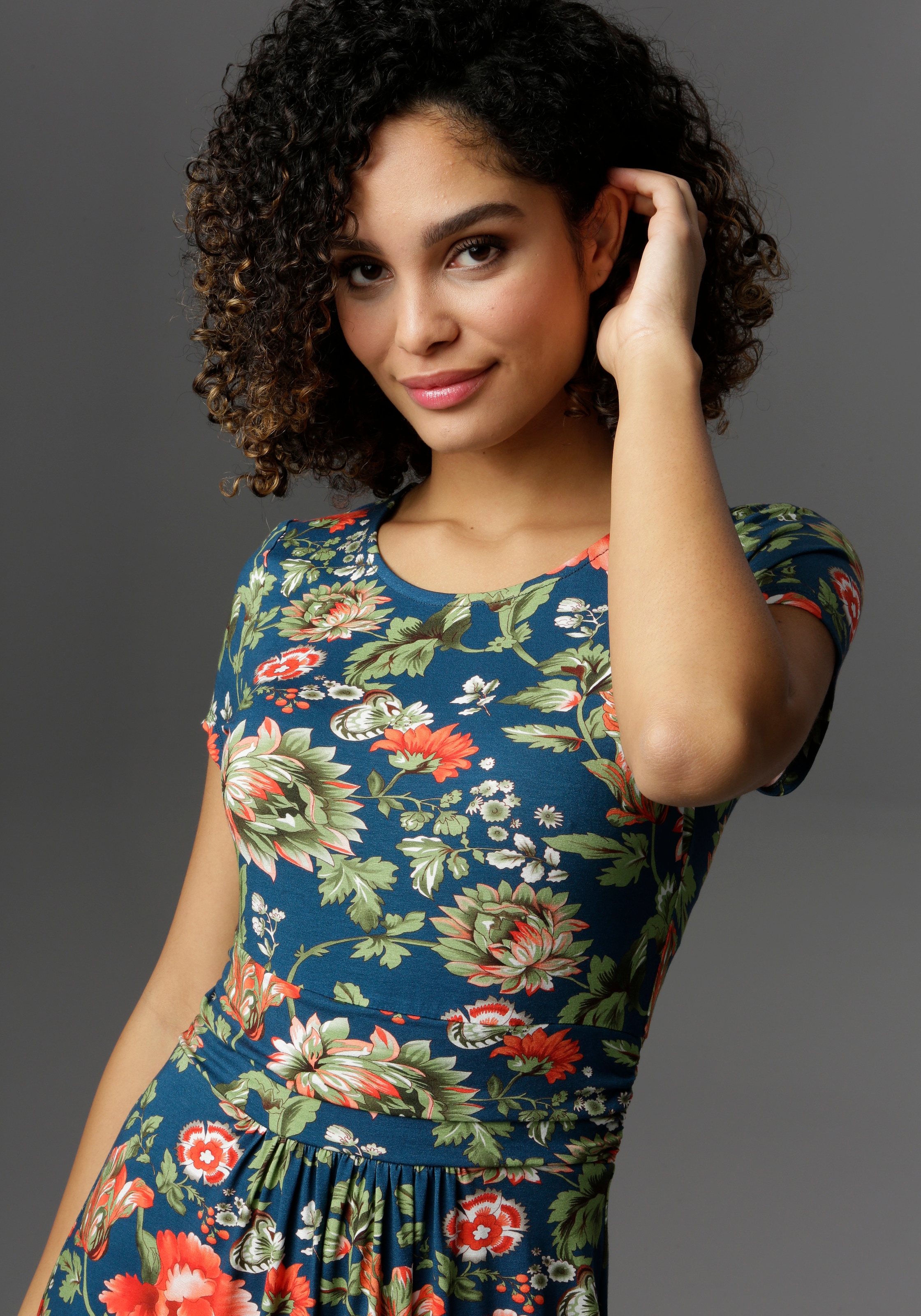 Aniston CASUAL Sommerkleid, mit farbenfrohem Blumendruck