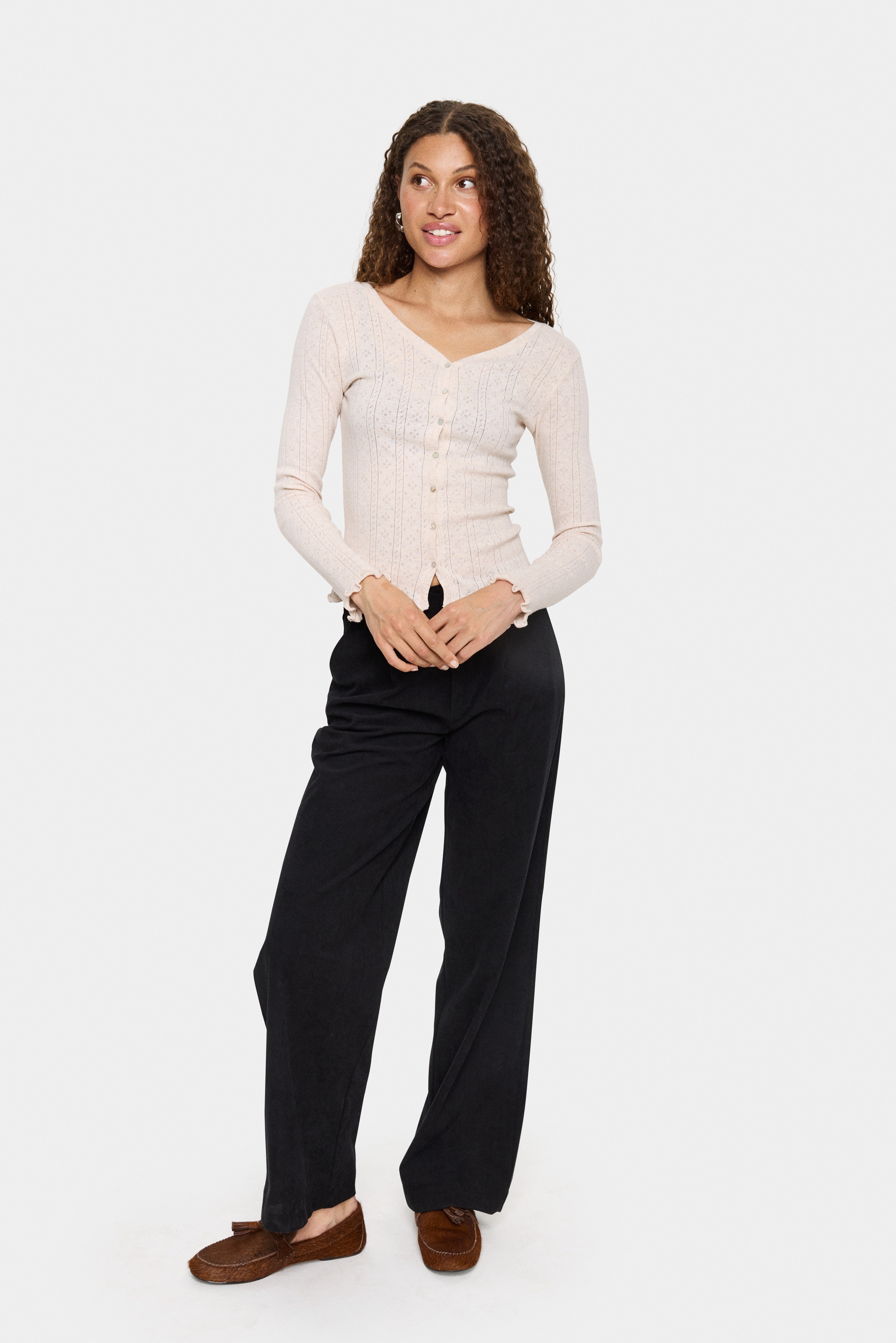 Saint Tropez Strickjacke »GruSZ Cardigan« mit Lochstickerei und gewelltem Saum