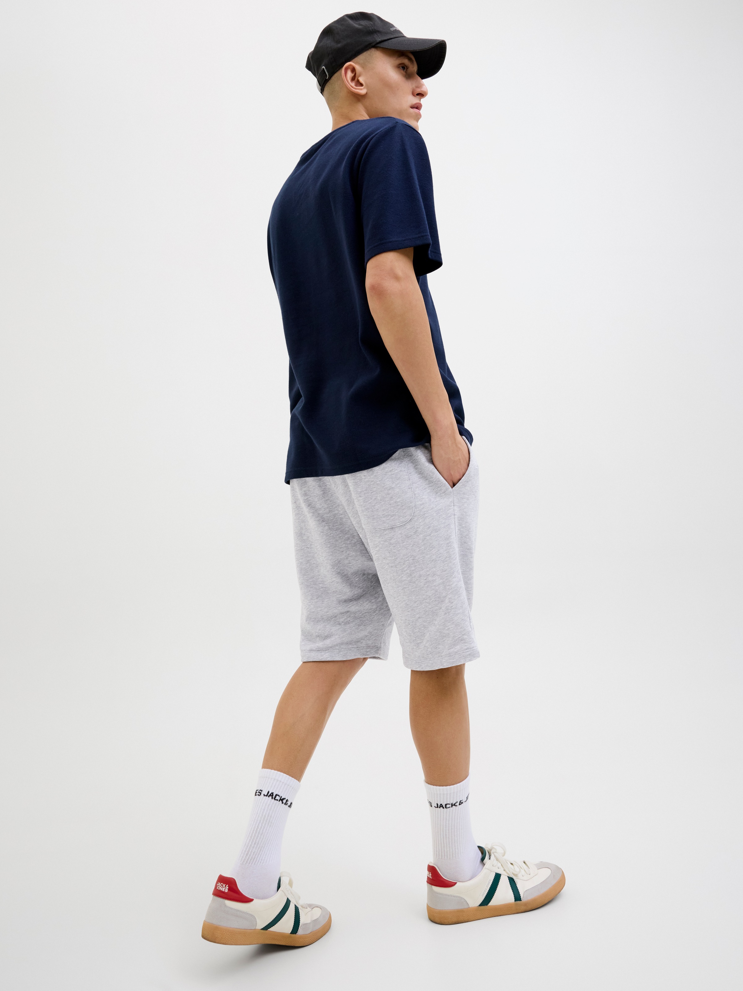 Jack & Jones Shorts »JPSTGORDON BRADLEY SWEAT SHORTS MID«, mit elastischem Bund