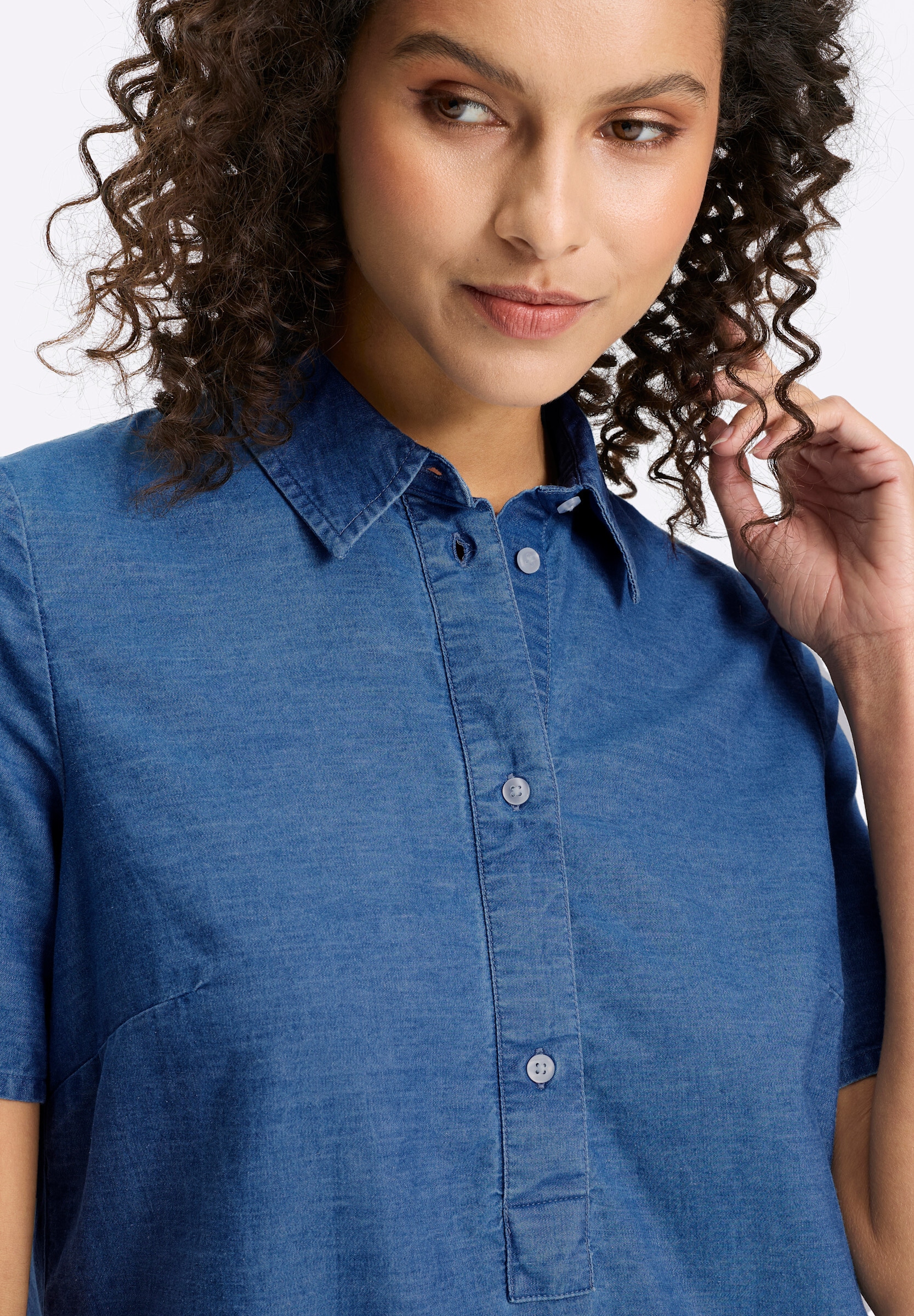 heine Hemdblusenkleid »Jeans-Kleid Jeanskleid mit floraler Stickerei« Ohne Taschen