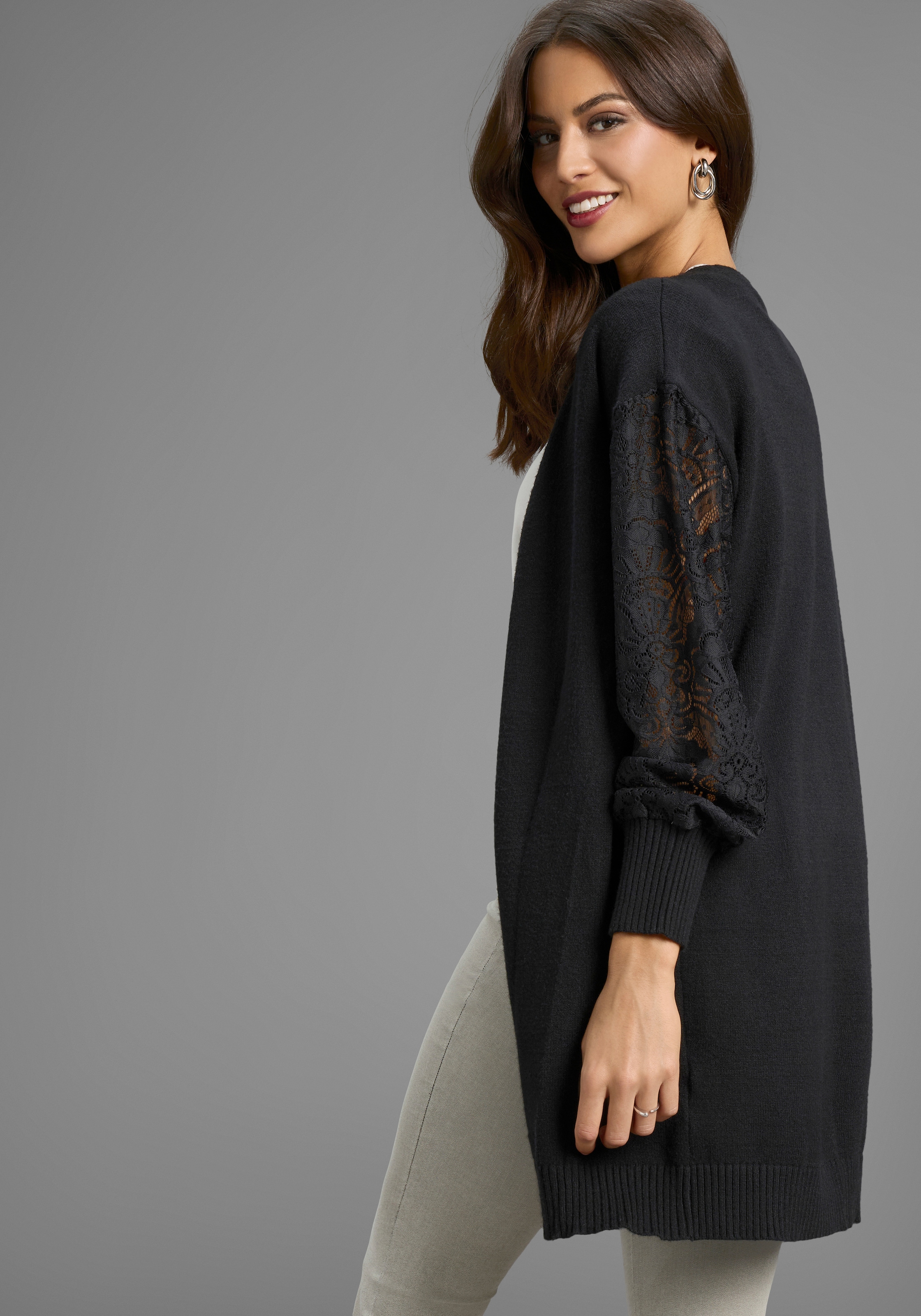 Laura Scott Strickjacke kuscheliger Winterstrick mit femininen Spitzenärmeln - NEUE KOLLEKTION