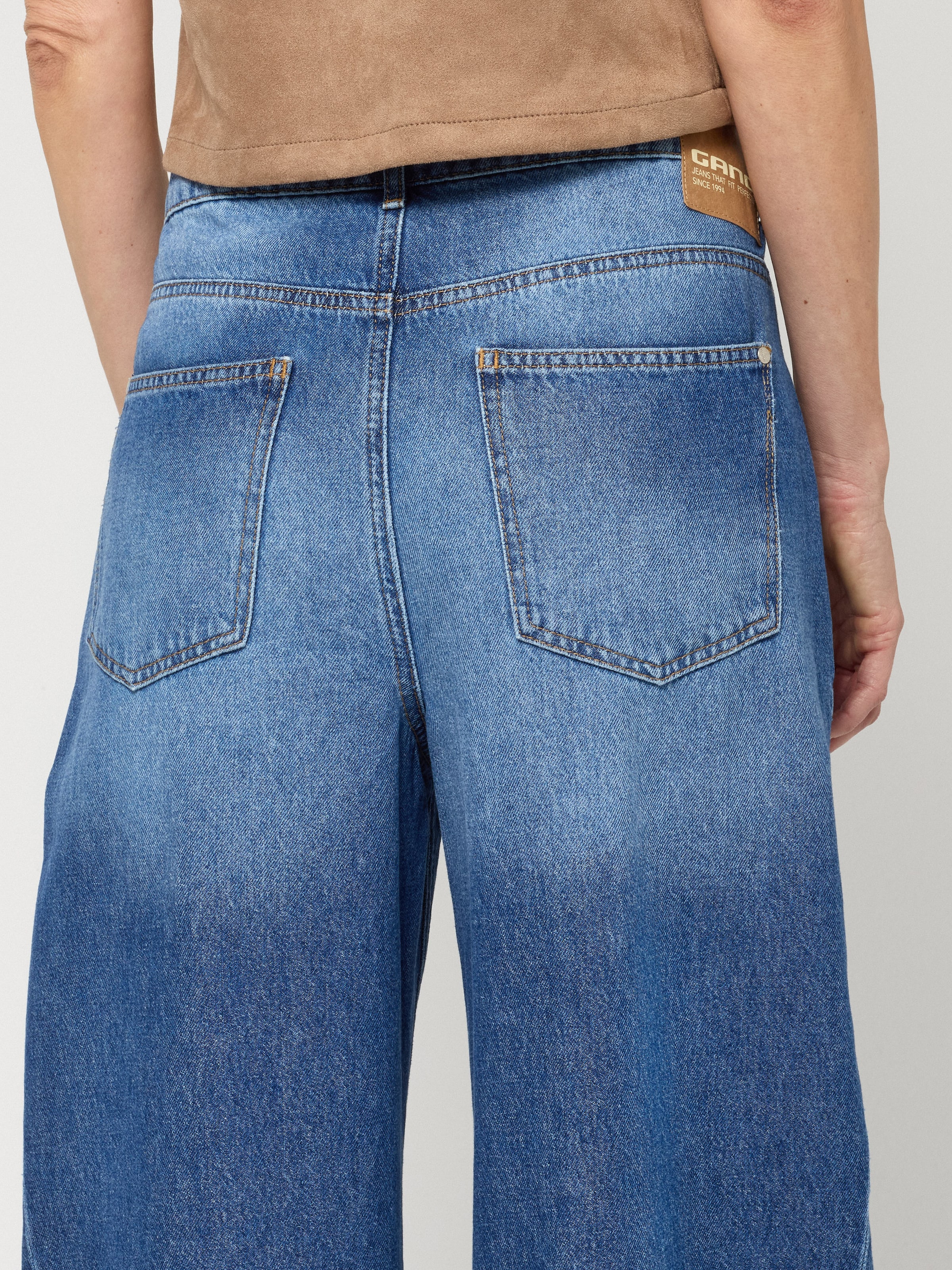 GANG Loose-fit-Jeans »94SARINA SEAM« mit Teilungsnaht vorn und Denim Gürtel zum Knöpfen