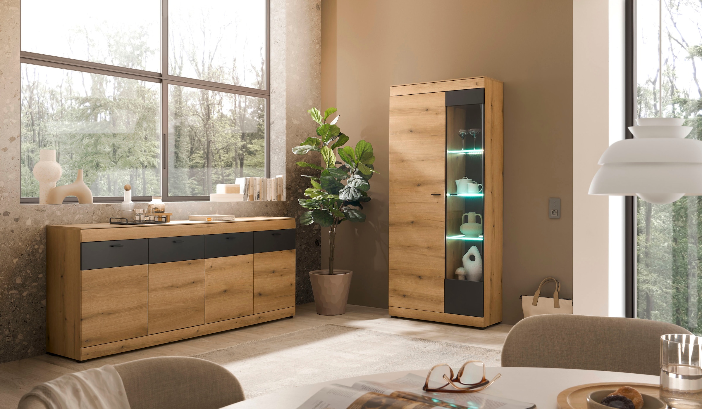 Home affaire Vitrine »Soleto, Vitrinenschrank in Evoke Eiche, moderne Glasvitrine« ausreichend Stauraum, schwarze Griffe aus Metall, zeitlos