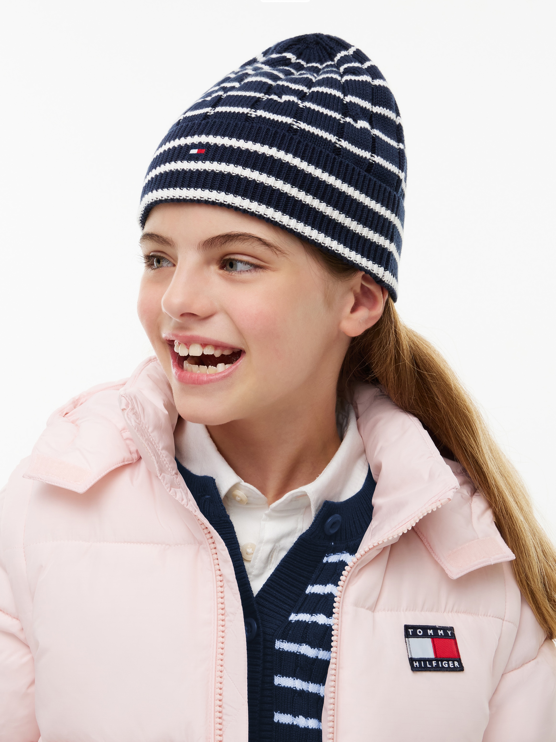 Tommy Hilfiger Beanie »ESSENTIAL CABLE BEANIE« Regular fit mit Markenlogo